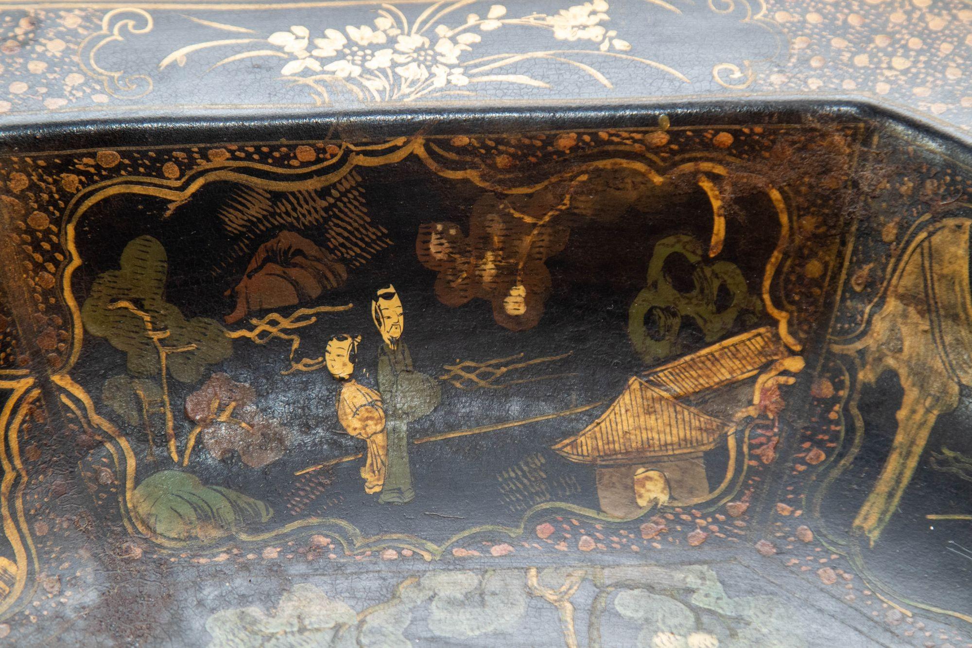 Large Ceramic Chinese Platter in Black Gilt Hand Painted Octagonal Shape 1940s For Sale 3