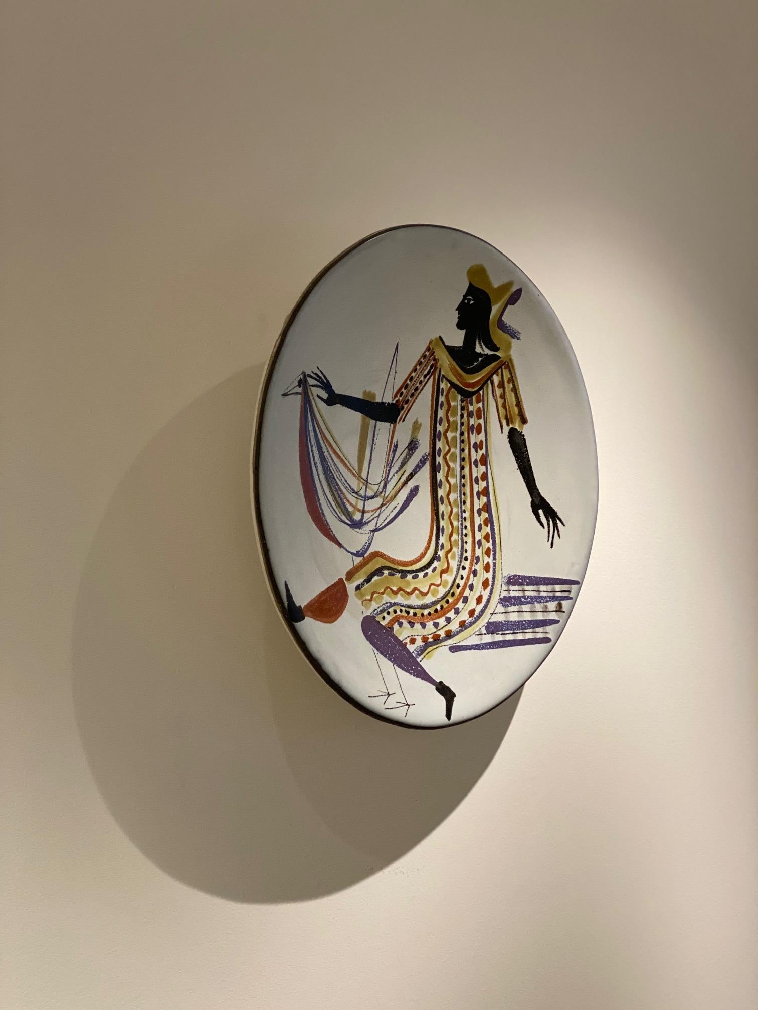 Grand plat décoratif en céramique « Femme et oiseau » signé par Roger Capron, 1955 en vente 1