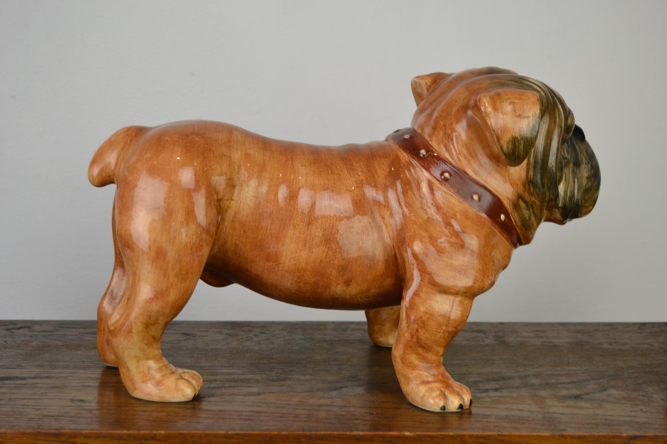 italien Grande sculpture anglaise de bouledogue en céramique, Italie en vente