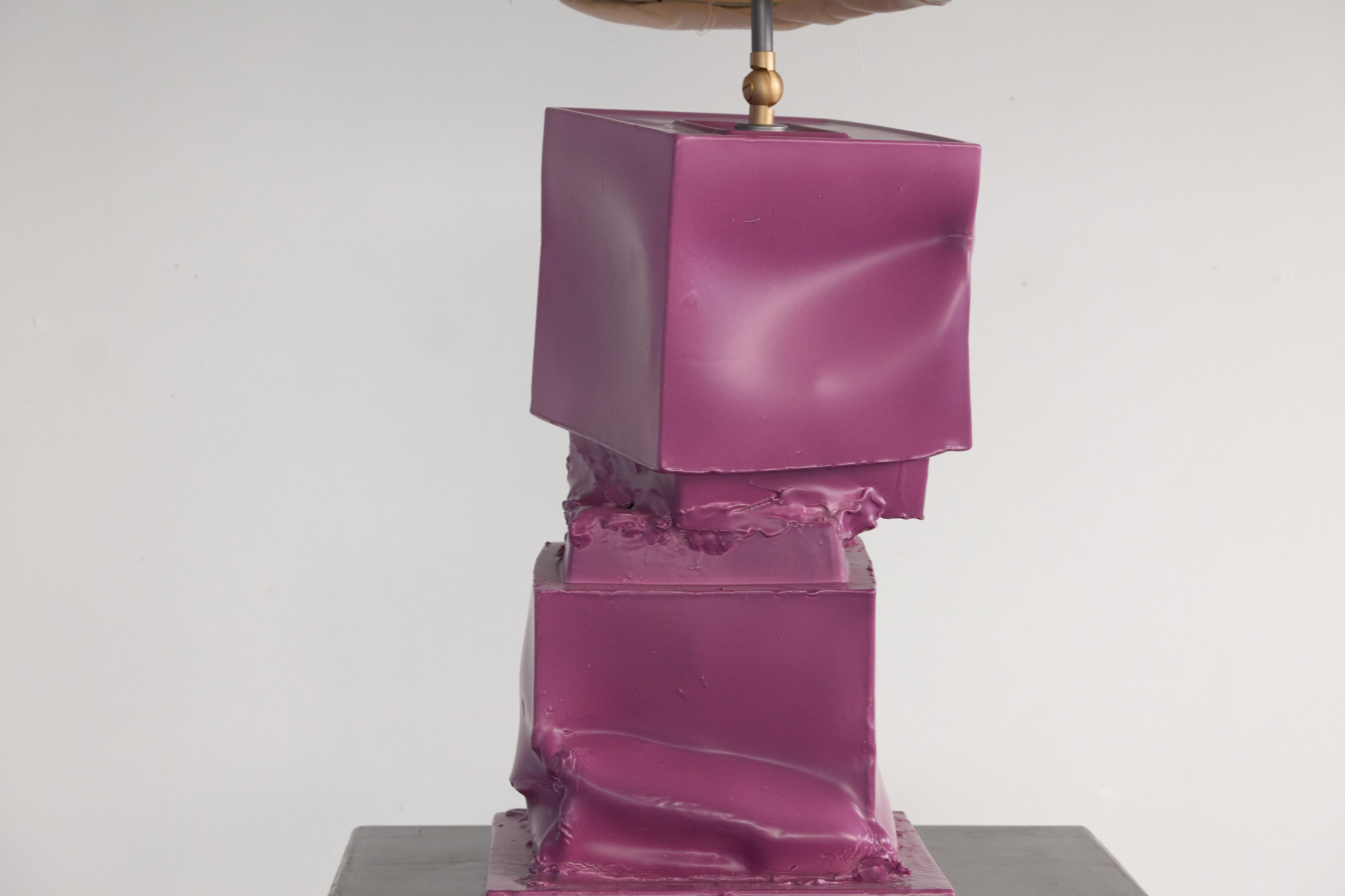 Grande lampada da terra/da tavolo in ceramica di colore grigio, paralume in tela naturale. Prodotto in Italia in vendita 5