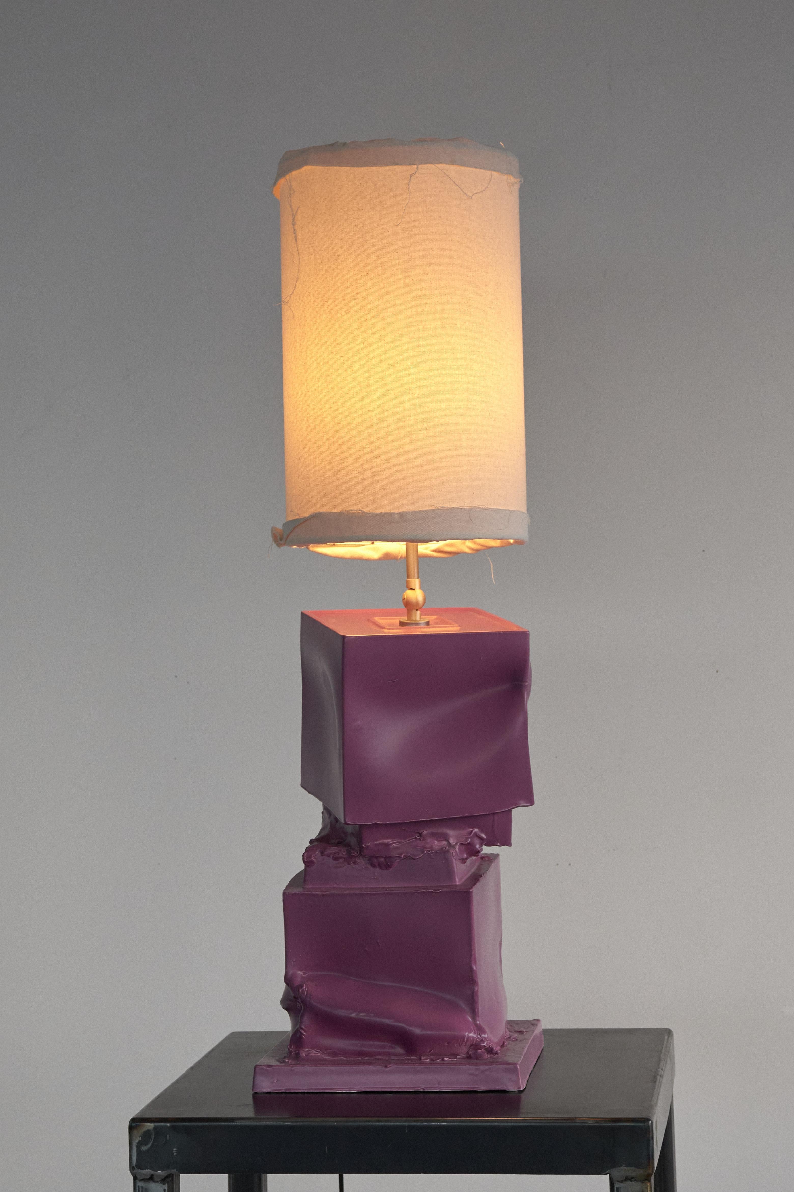 Grande lampada da terra/da tavolo in ceramica di colore grigio, paralume in tela naturale. Prodotto in Italia in vendita 7