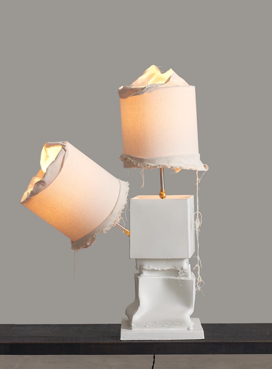 Grande lampada da terra/da tavolo in ceramica di colore grigio, paralume in tela naturale. Prodotto in Italia in vendita 9