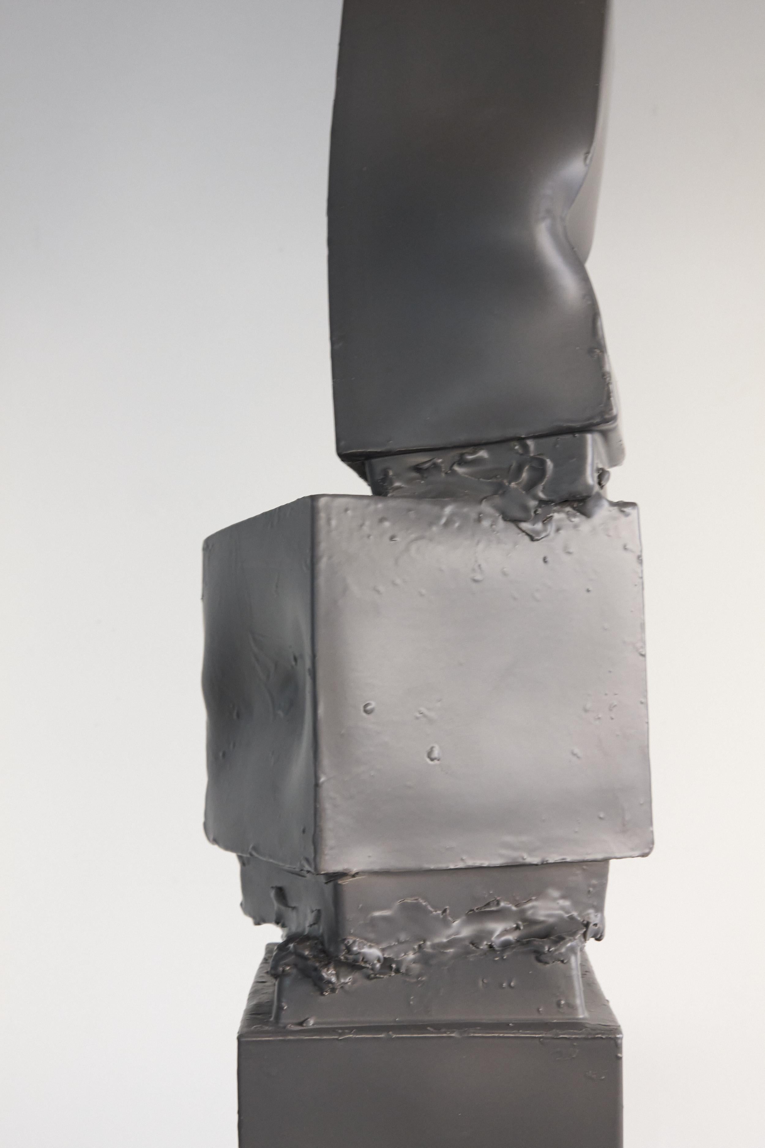 Grande lampada da terra/da tavolo in ceramica di colore grigio, paralume in tela naturale. Prodotto in Italia In condizioni Nuovo in vendita a New York, NY