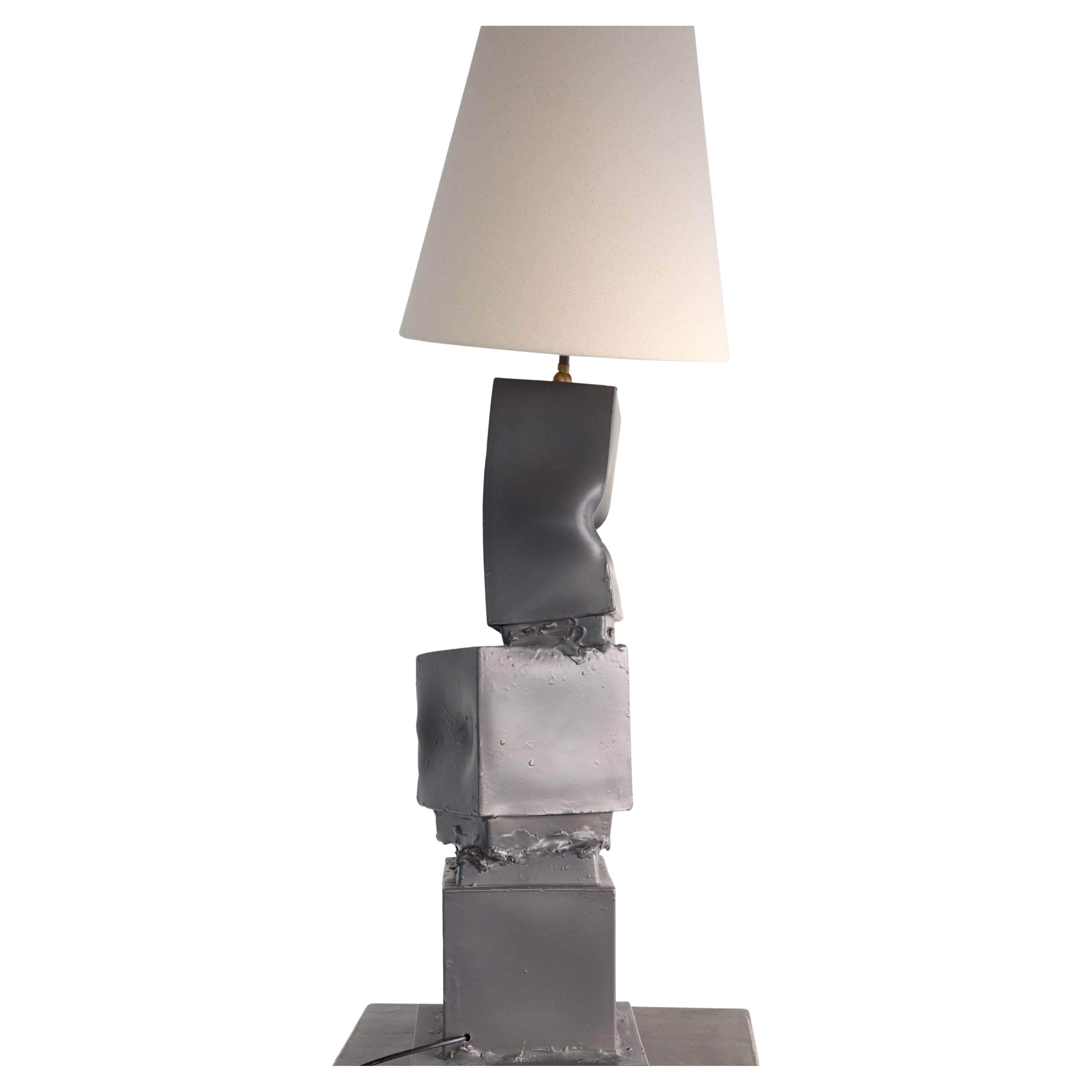 Italiano Grande lampada da terra/da tavolo in ceramica bianca, paralume in tela naturale. Prodotto in Italia in vendita