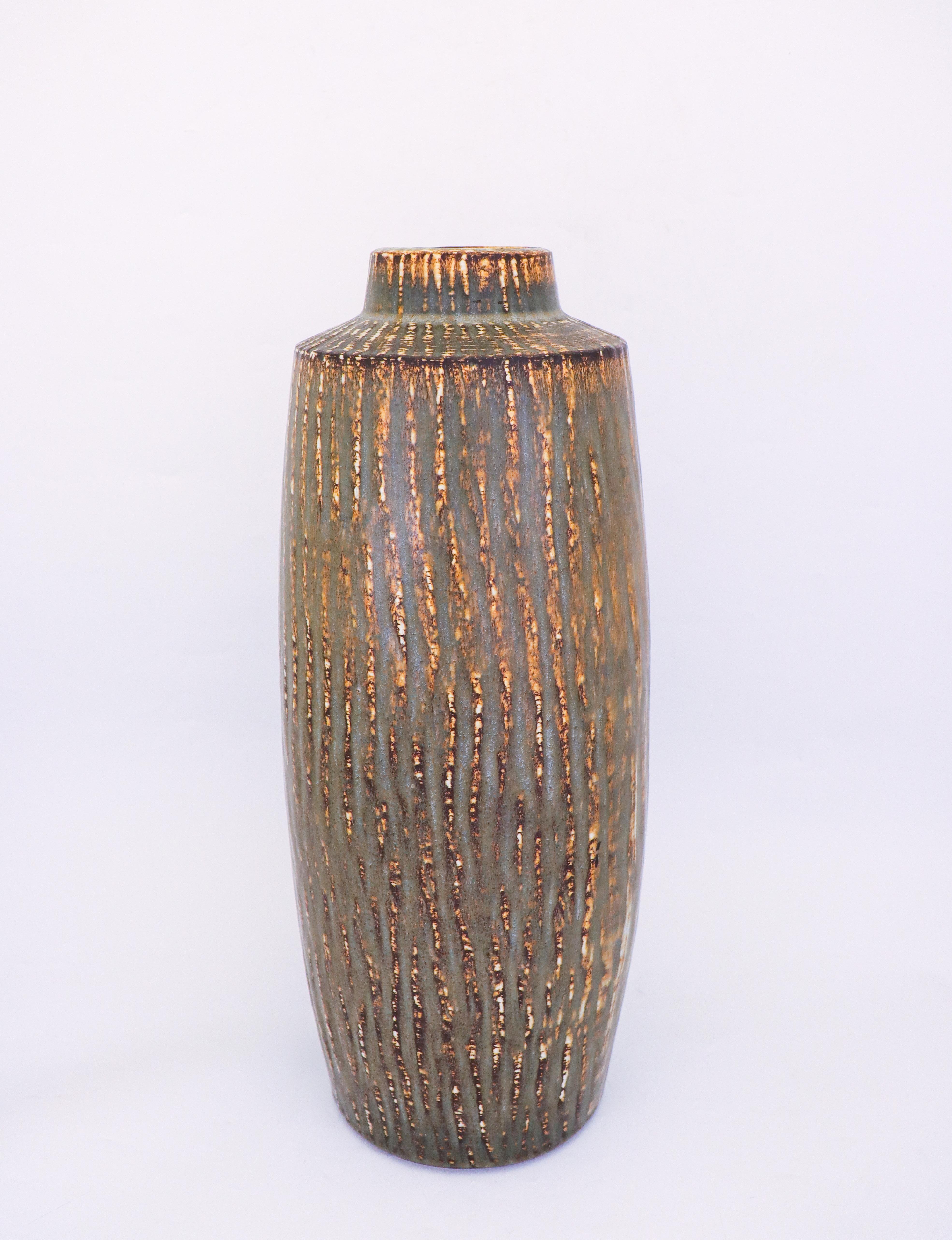 Scandinavian Modern Large Ceramic Floor Vase - Brown Rubus - Gunnar Nylund Rörstrand - 20th Century For Sale