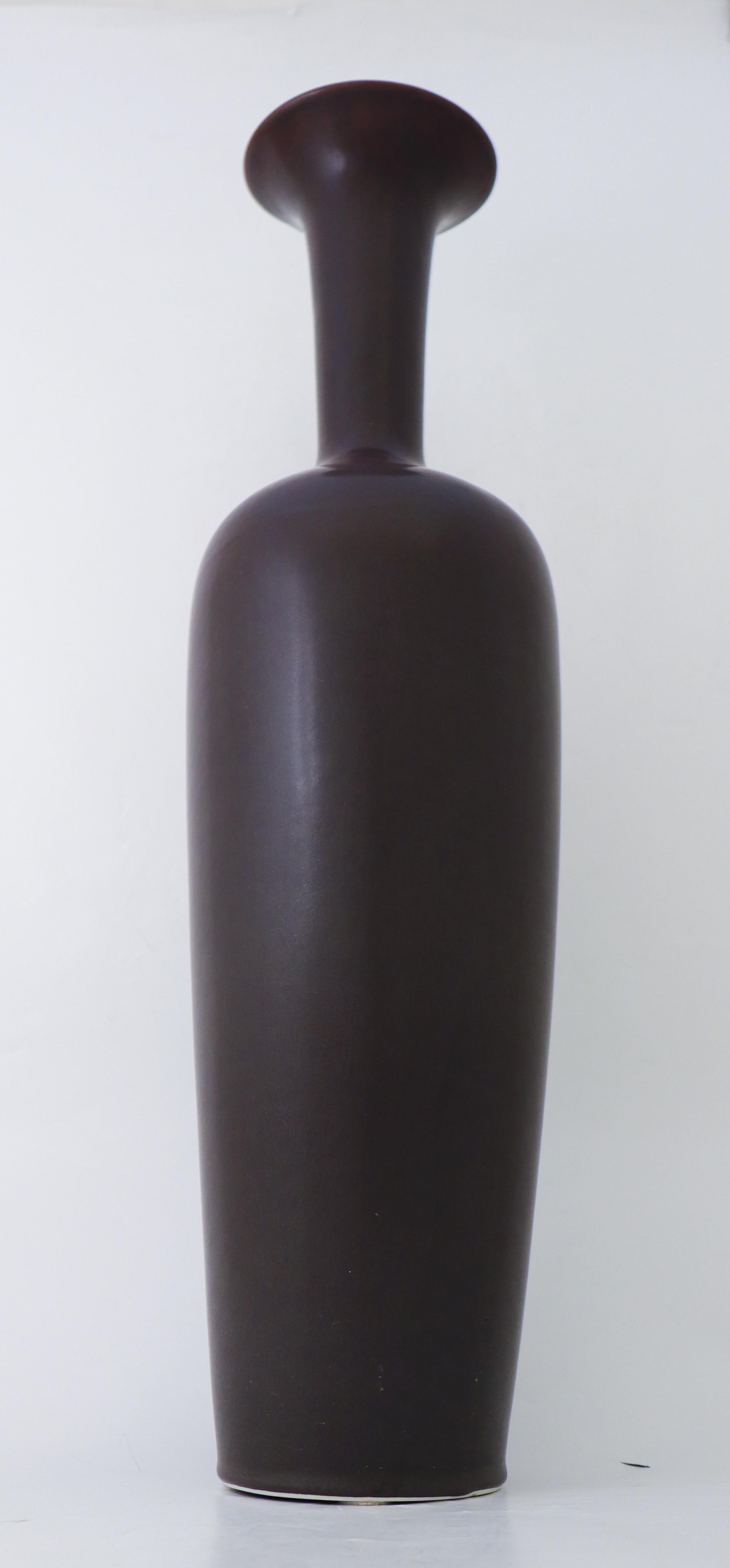 Suédois Grand vase de sol en céramique - Brown foncé - Gunnar Nylund - Rörstrand - 20e siècle en vente
