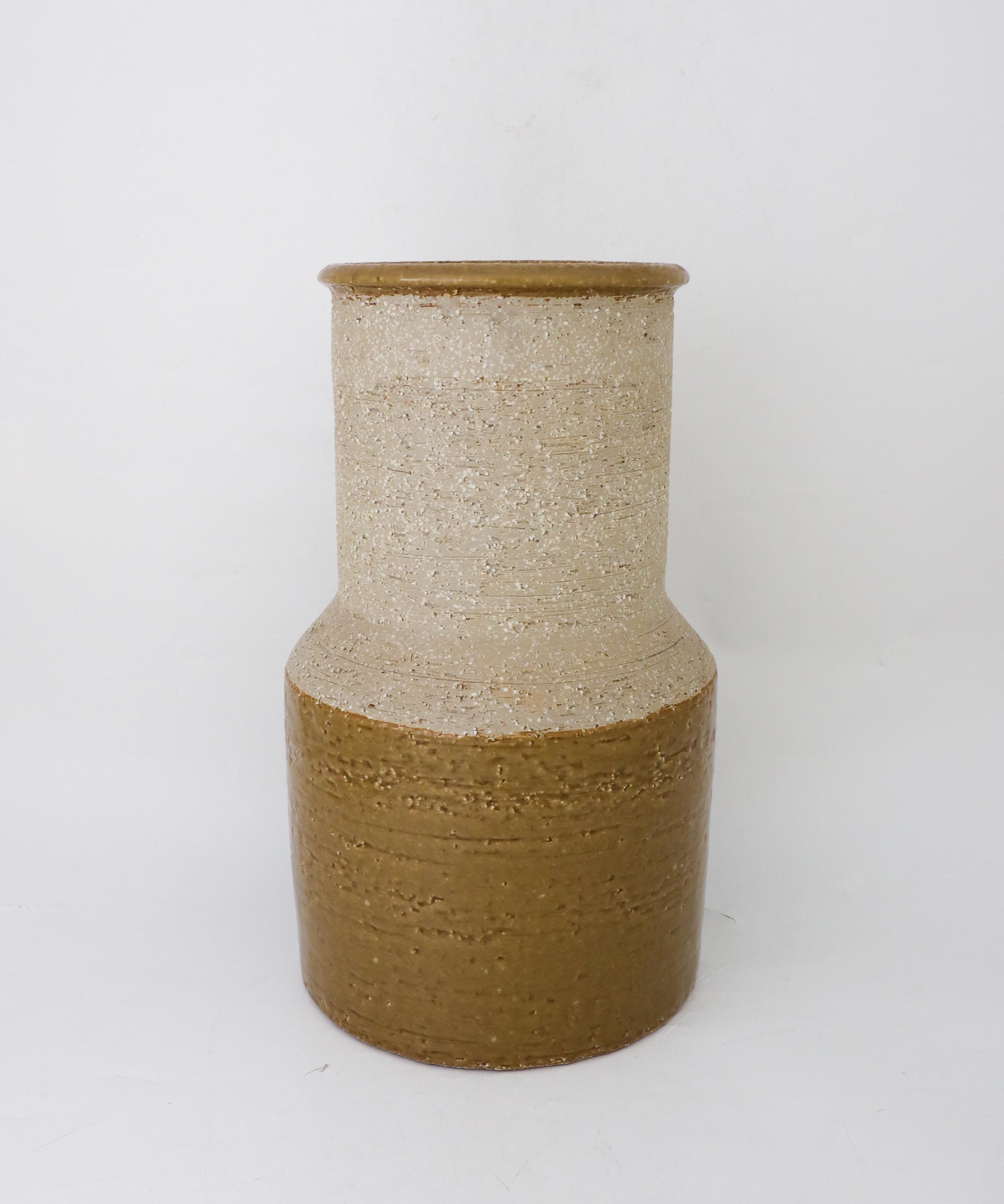 Vernissé Grand vase de sol en céramique, Hertha Bengtson, Rörstrand Jaune foncé et gris en vente