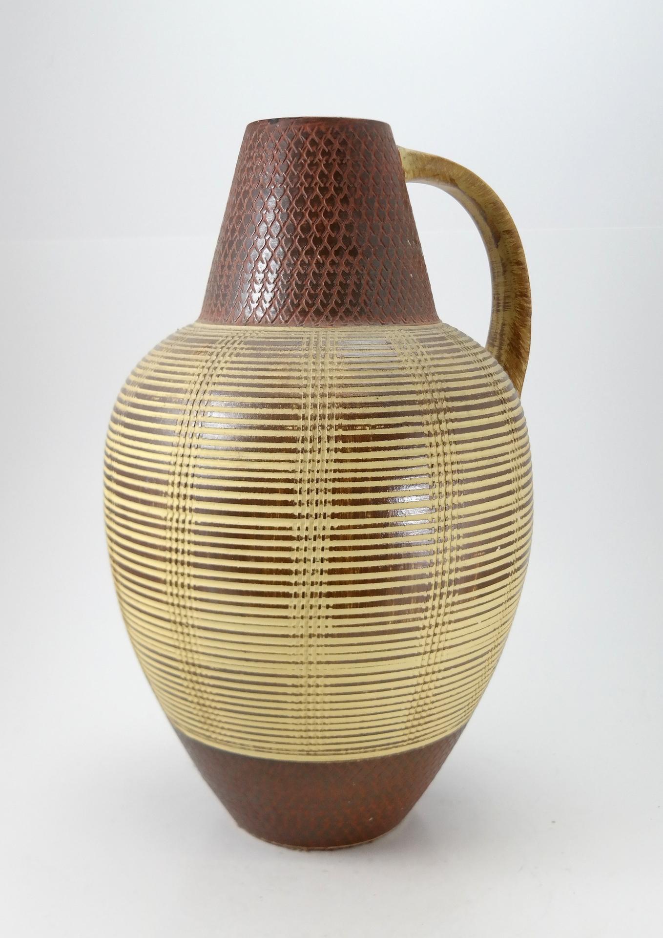 Large Ceramic Floor Vase with Midcentury Pattern, 1970s In Good Condition For Sale In Budapest, HU