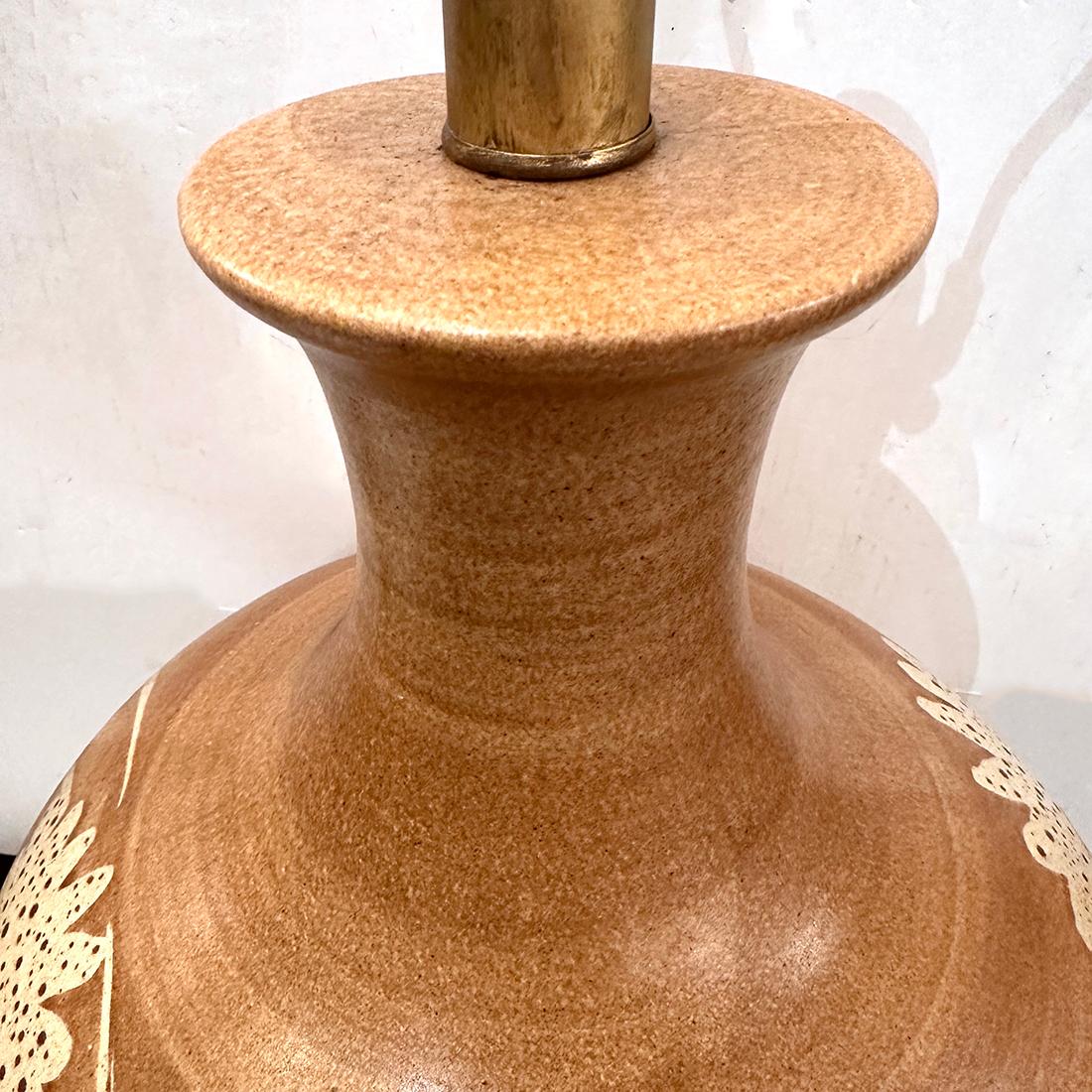 italien Grande lampe de feuillage en céramique en vente