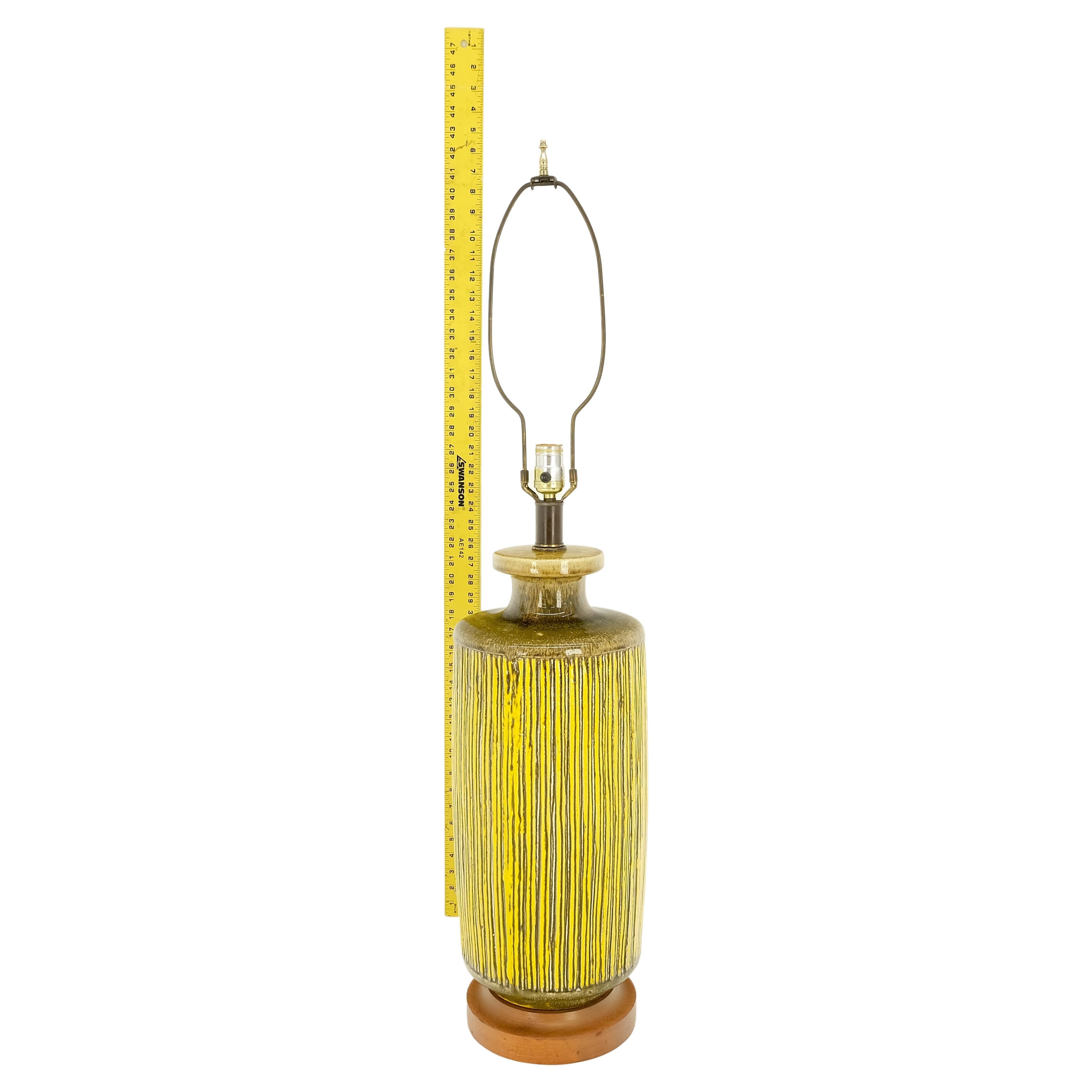 Mid-Century Modern Grande lampe en céramique émaillée jaune et roseau d'olivier à motif de bambou menthe ! en vente