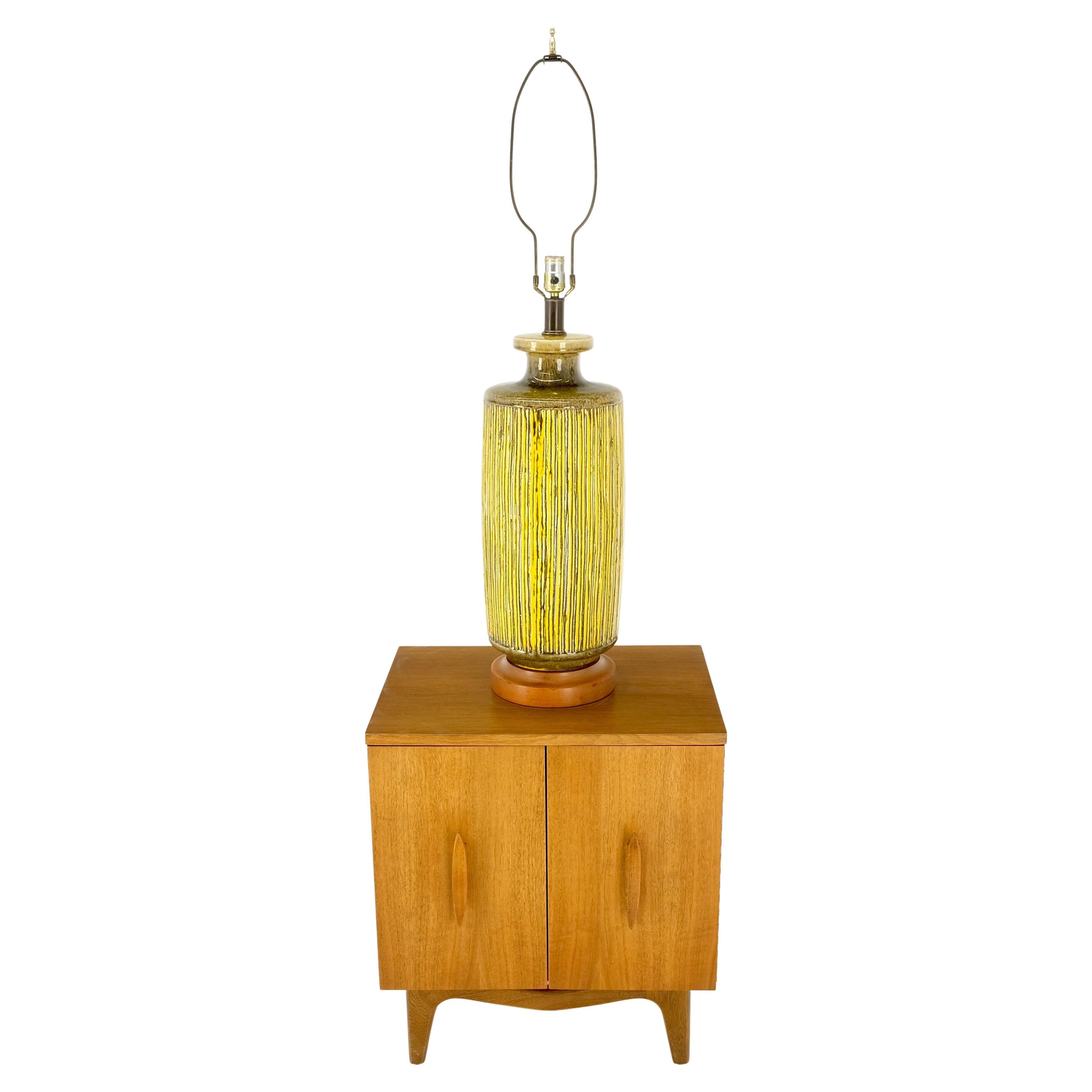 Grande lampe en céramique émaillée jaune et roseau d'olivier à motif de bambou menthe ! Bon état - En vente à Rockaway, NJ