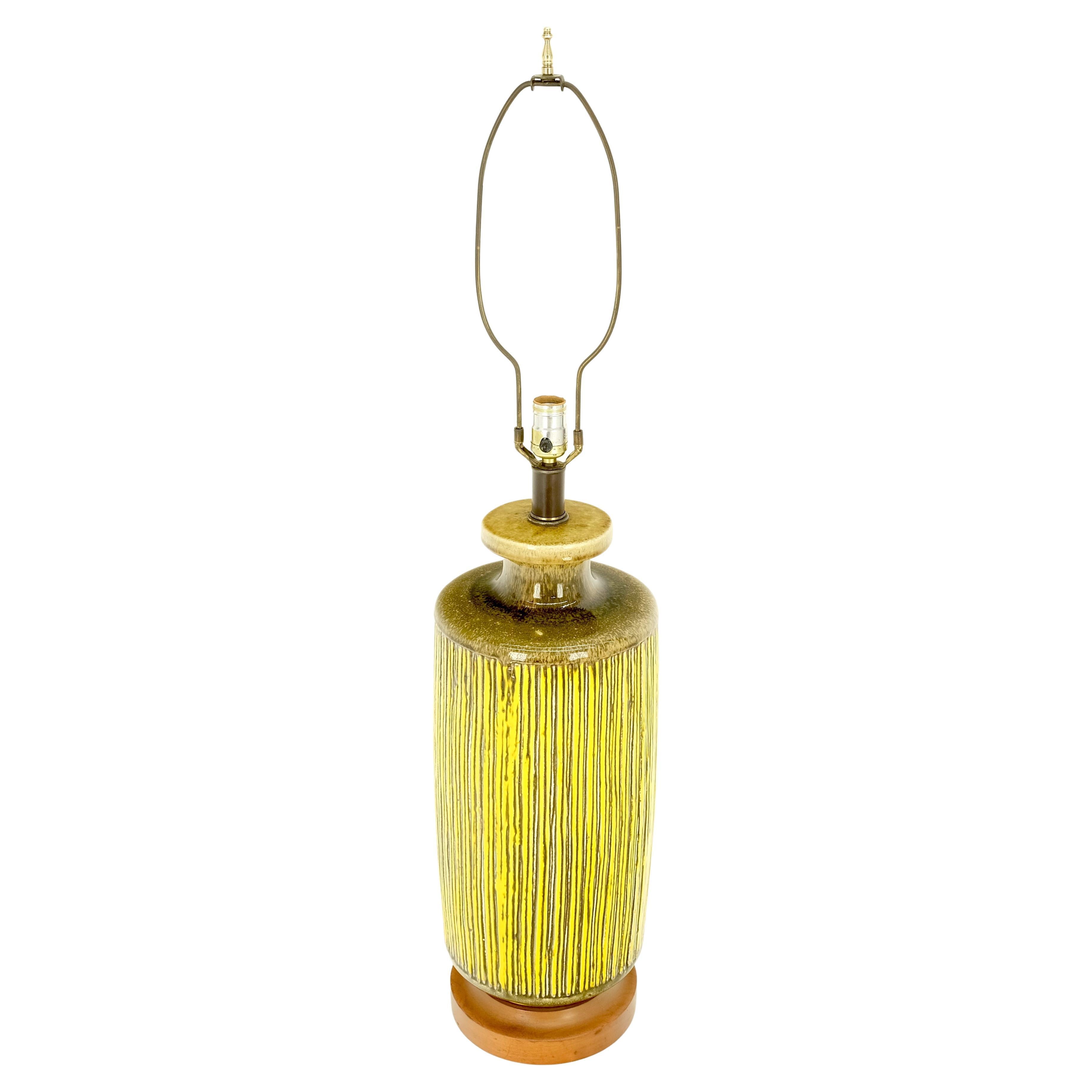 Grande lampe en céramique émaillée jaune et roseau d'olivier à motif de bambou menthe ! en vente