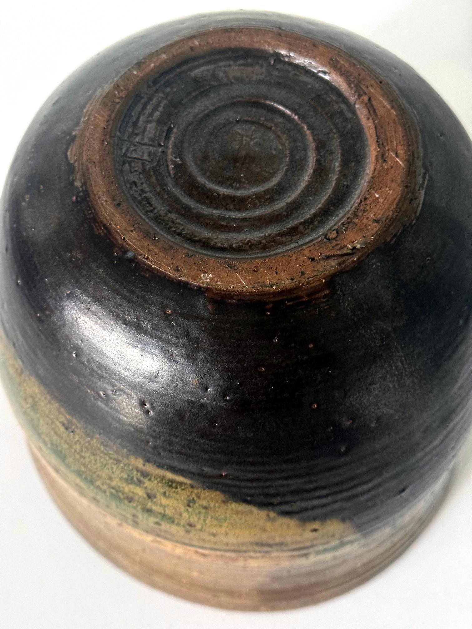 Large Ceramic Glazed Vase in Cachepot Form by Toshiko Takaezu en venta 5