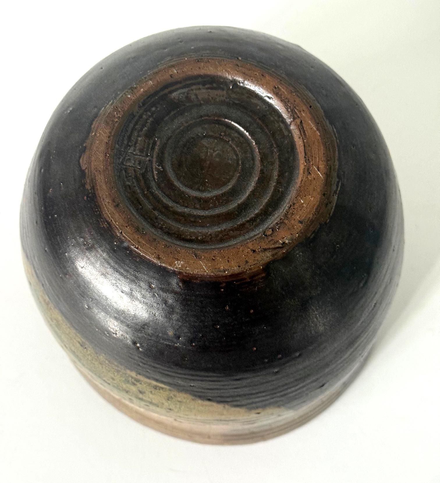Large Ceramic Glazed Vase in Cachepot Form by Toshiko Takaezu en venta 1