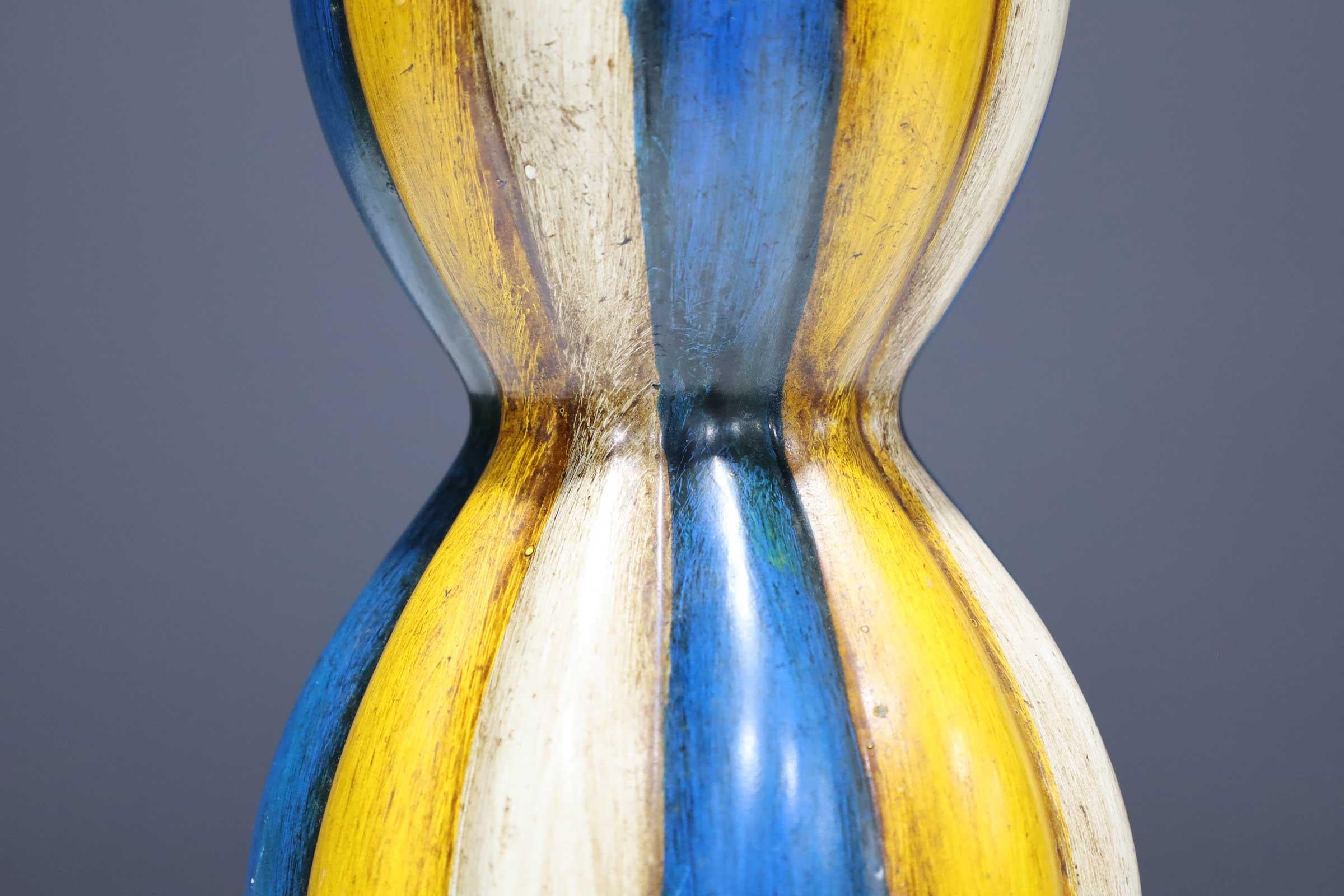 Beautiful colors on this ceramic gourd vase.