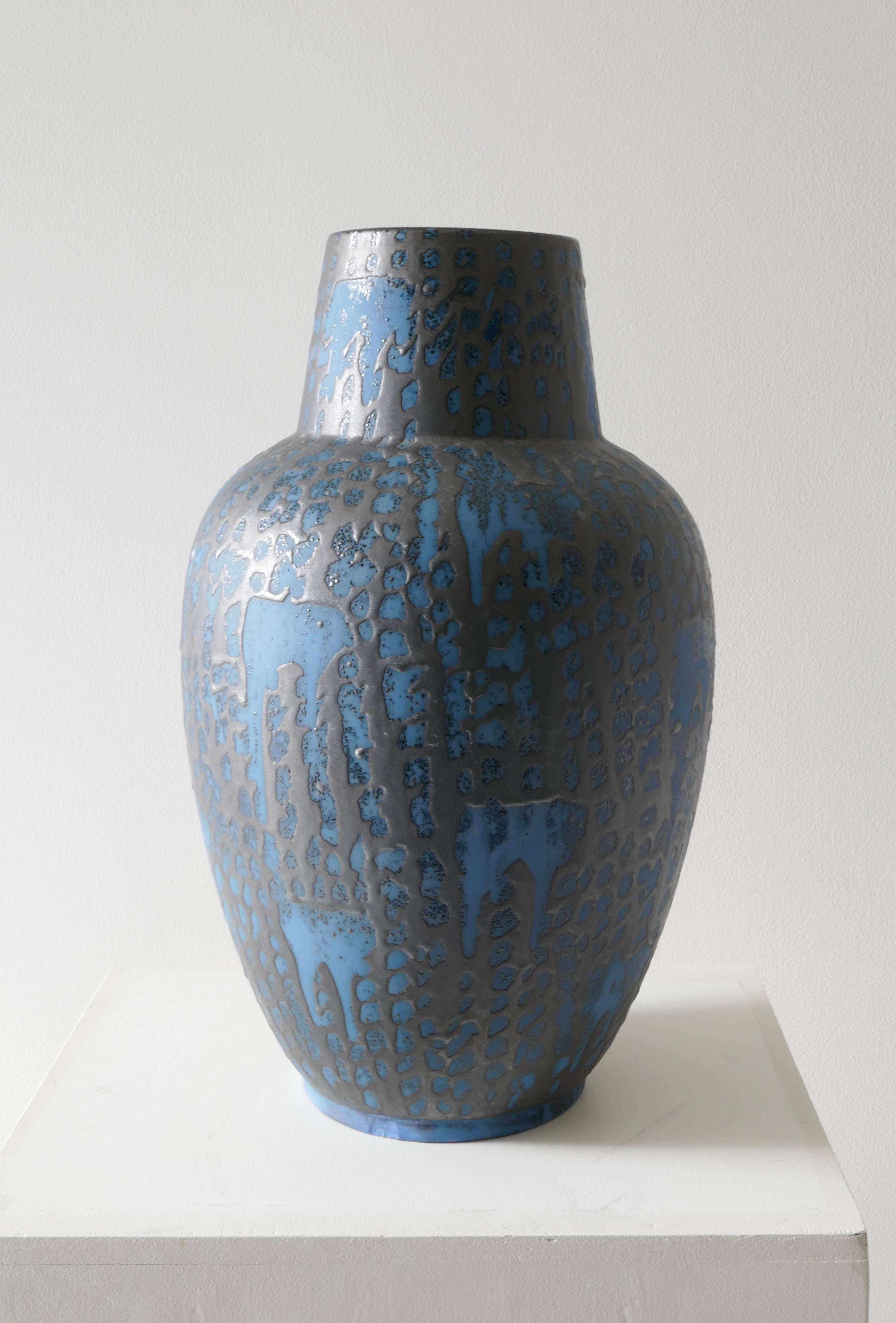 Céramique Grand vase en céramique graphite et bleu, Allemagne de l'Ouest, années 1970 en vente