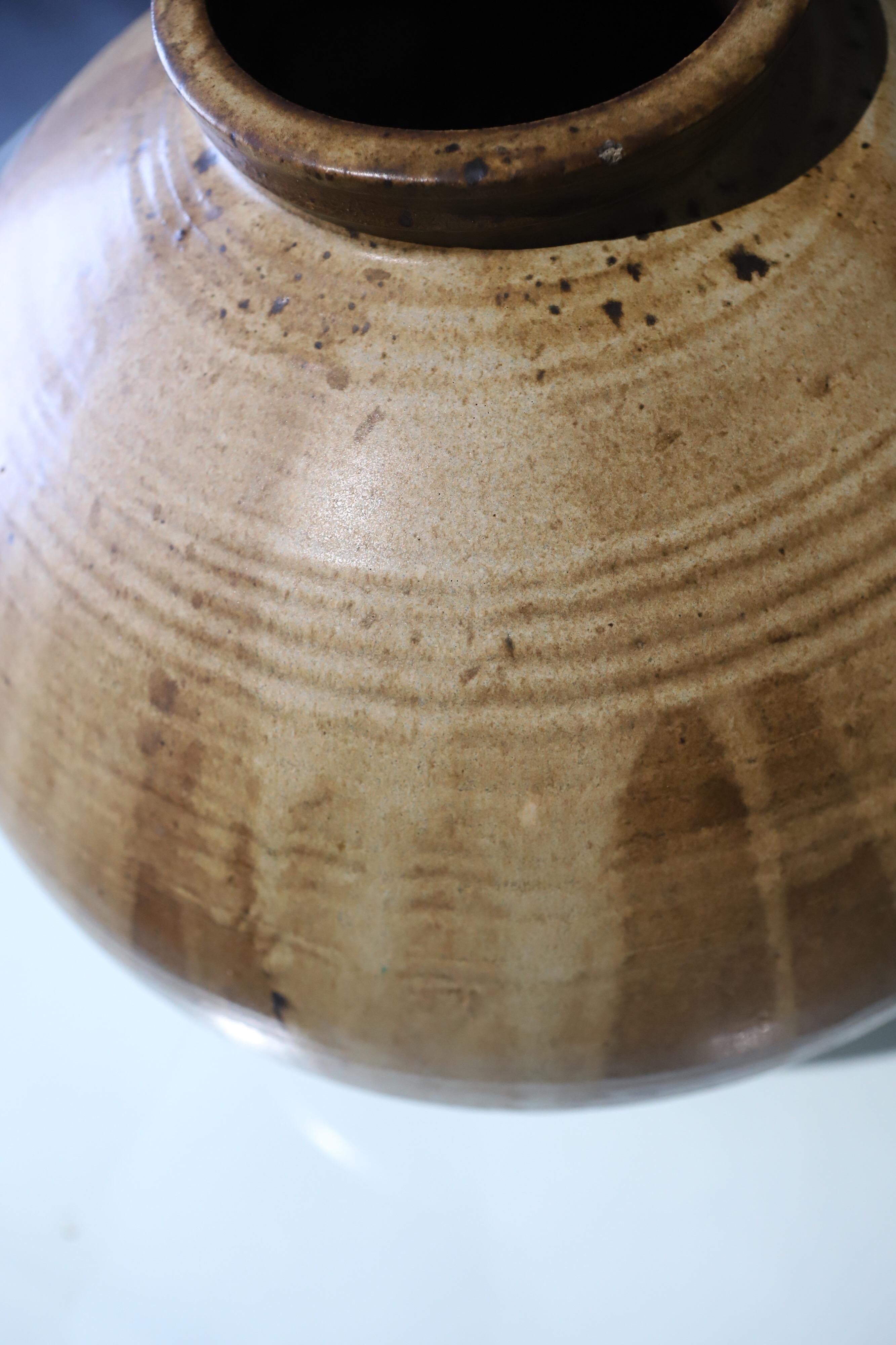 Large Ceramic Hand Thrown Pot Pottery (Moderne der Mitte des Jahrhunderts)
