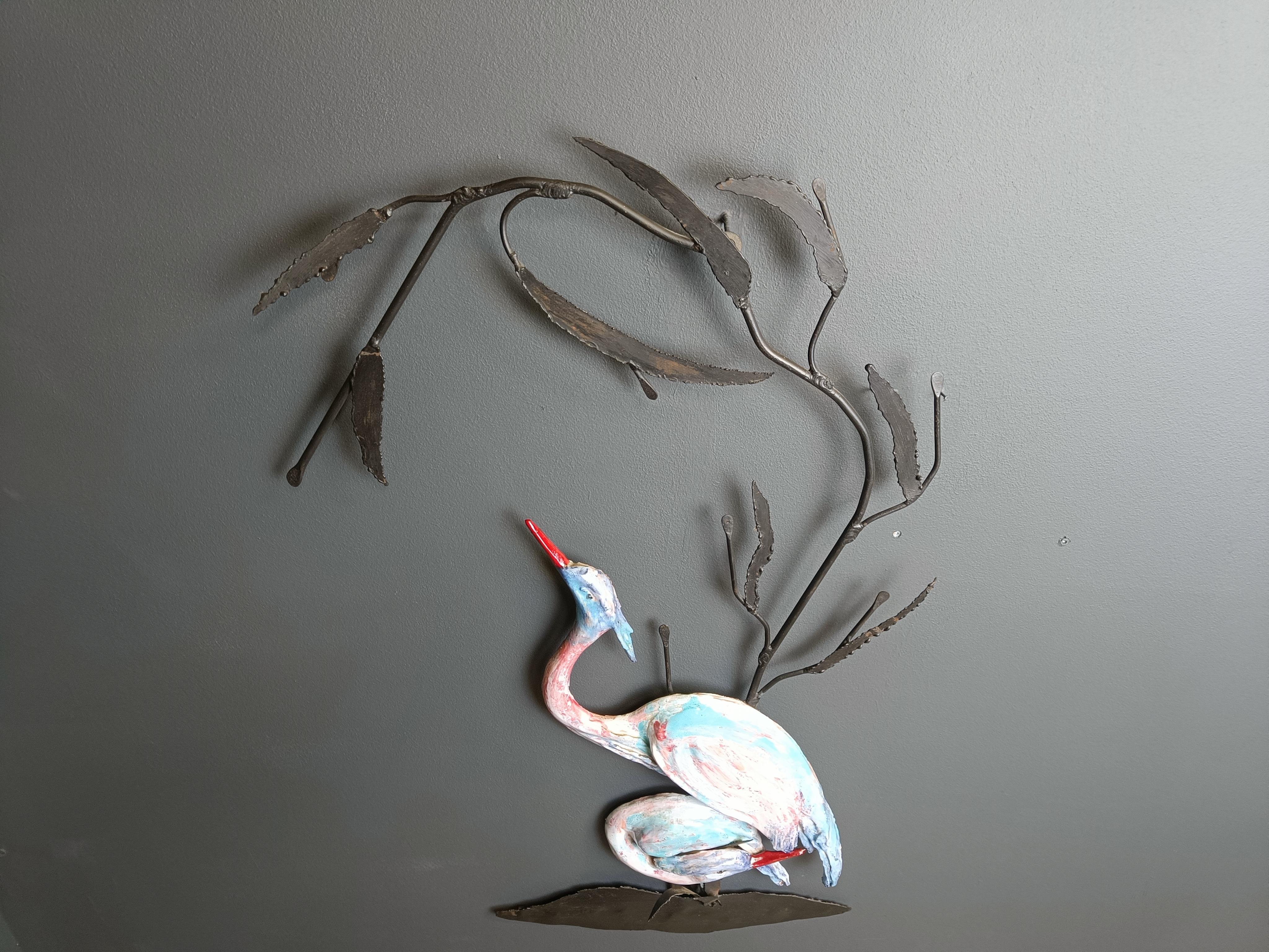 Grande scultura vintage di gru o airone da parete in ceramica smaltata e metallo.

Bellissimo pezzo decorativo.

anni '70 - Belgio

Ottime condizioni

Dimensioni:
altezza: 100 cm
Larghezza: 60cl

Rif.: 25050904