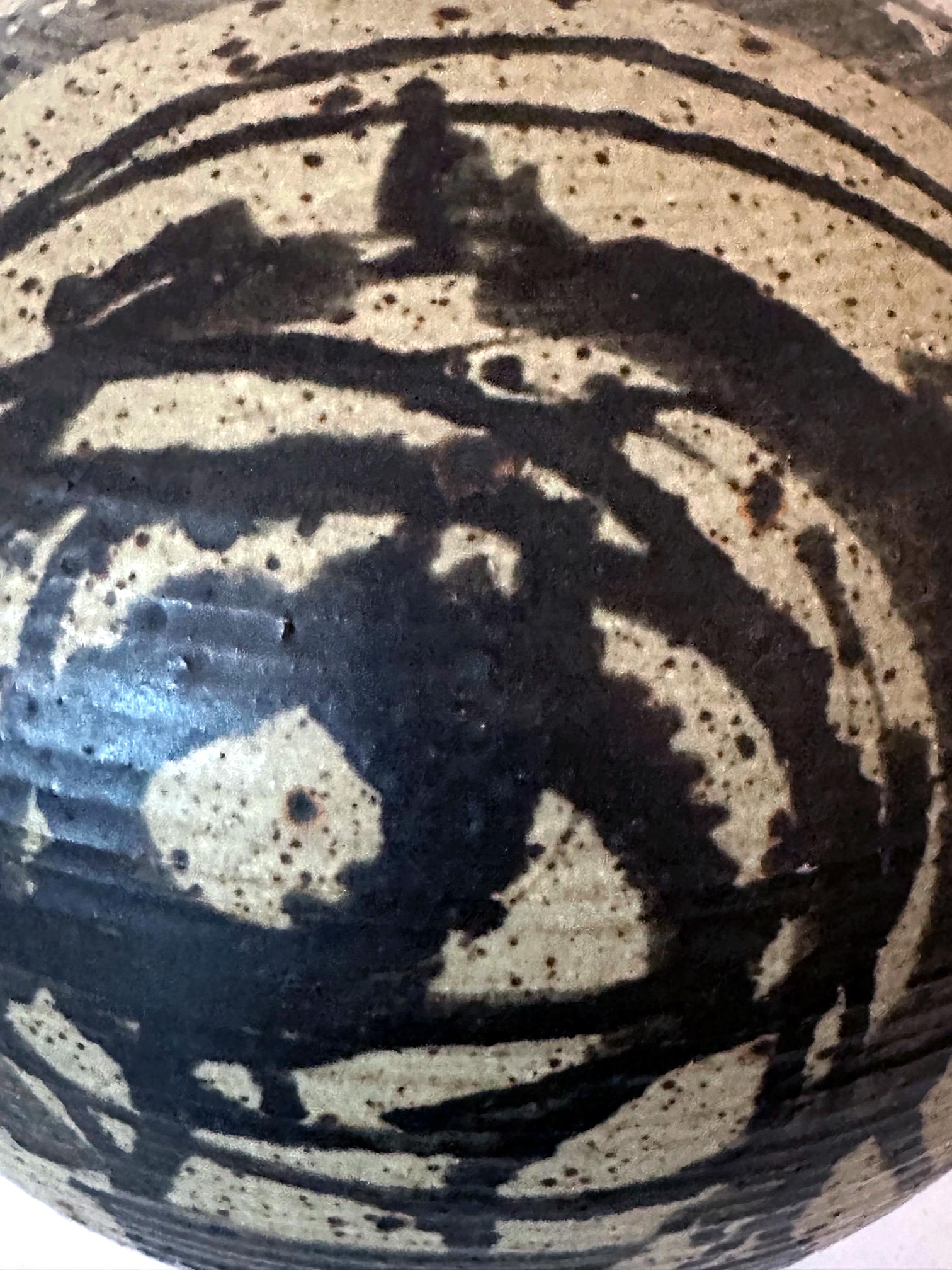 Grand vase en céramique à glaçure saisissante de Vivika et Otto Heino en vente 4