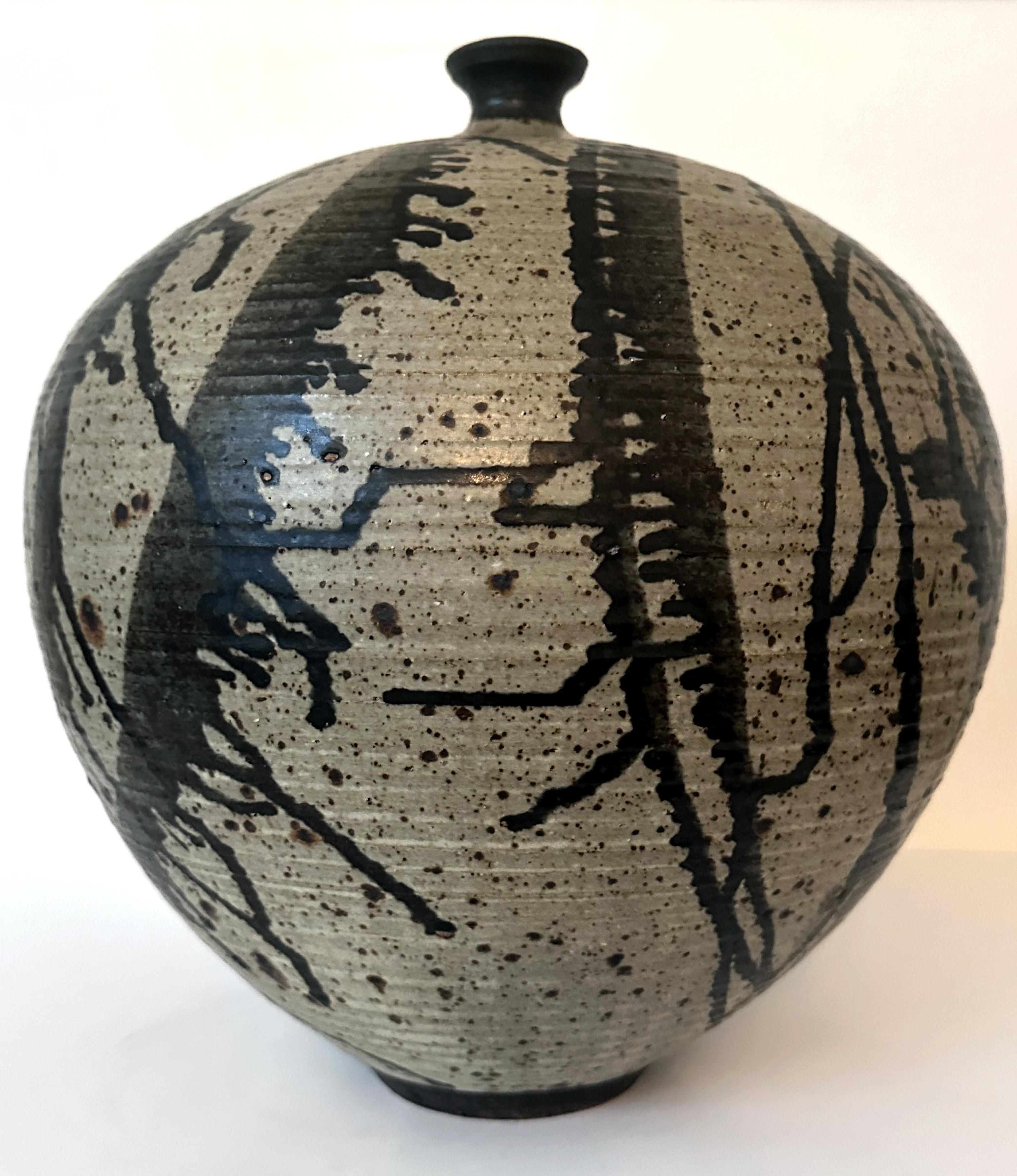Vernissé Grand vase en céramique à glaçure saisissante de Vivika et Otto Heino en vente