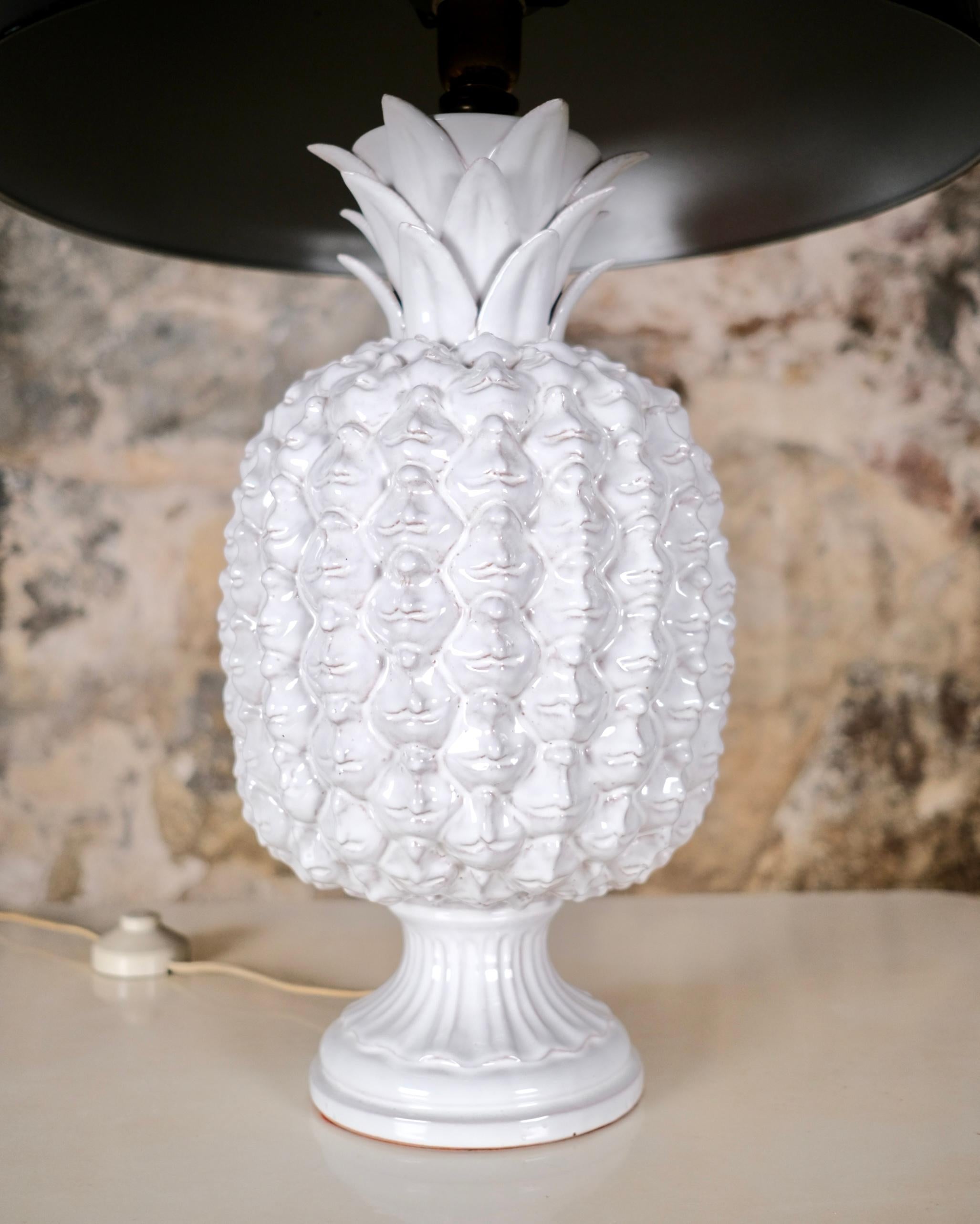 Großer Lampenfuß aus Keramik in Form einer Ananas, Italien, 1980er Jahre (Emailliert) im Angebot