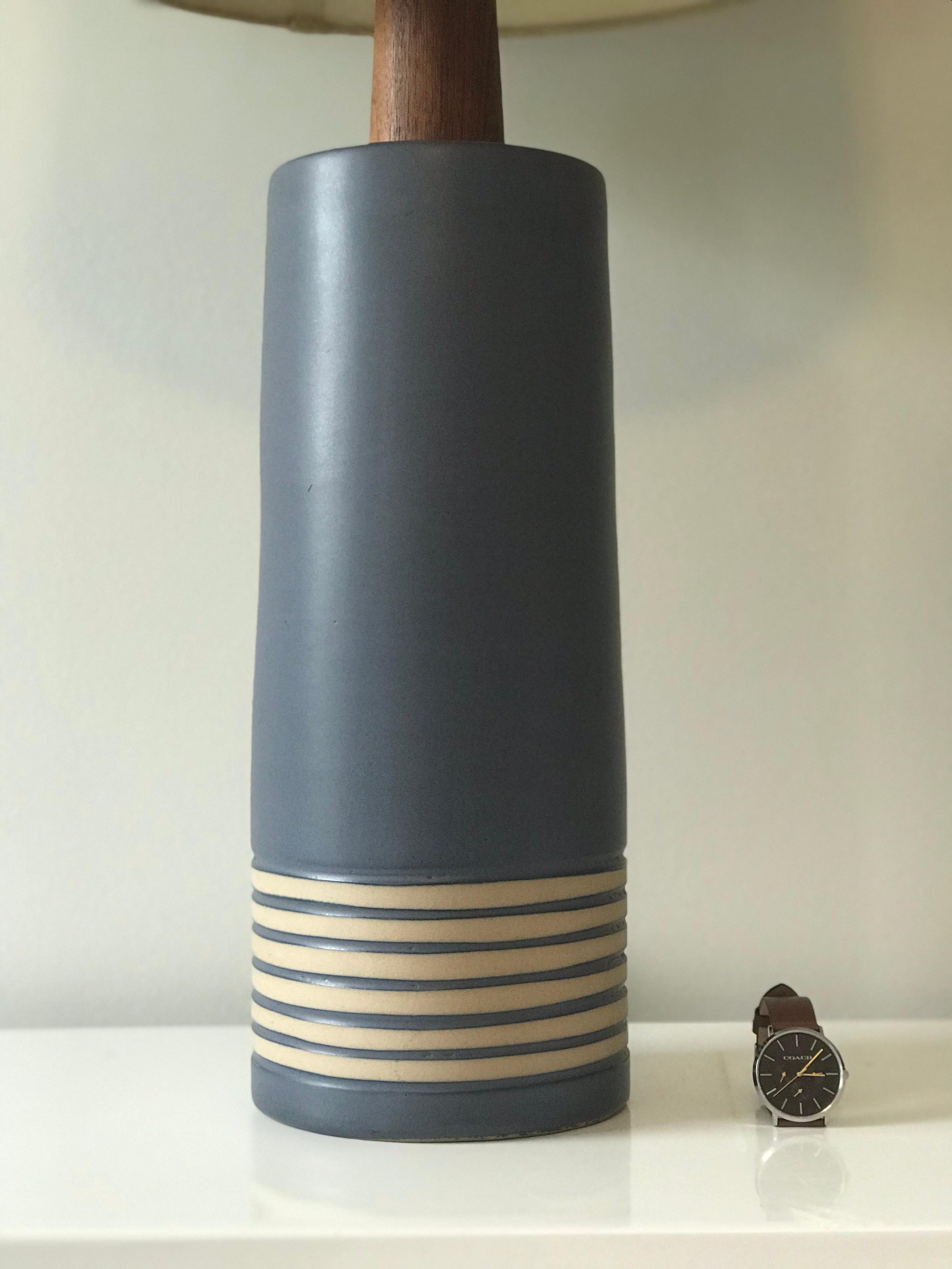 Beautiful and impressive lamp by famed ceramicists duo Jane and Gordon Martz for Marshall Studios. Lamp is in excellent shape. Shade is new and Included.

Measures: Overall - 34