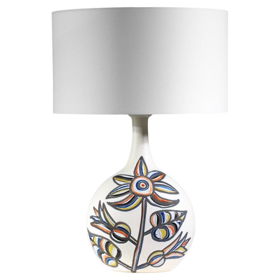 60's table lamp by French artist Roger Capron. Drop-shaped ceramic lamp base decorated with a large multicolored flower. Very fine vintage condition, with traces of age and use (see photos). Electrical system refurbished, we recommend the use of a