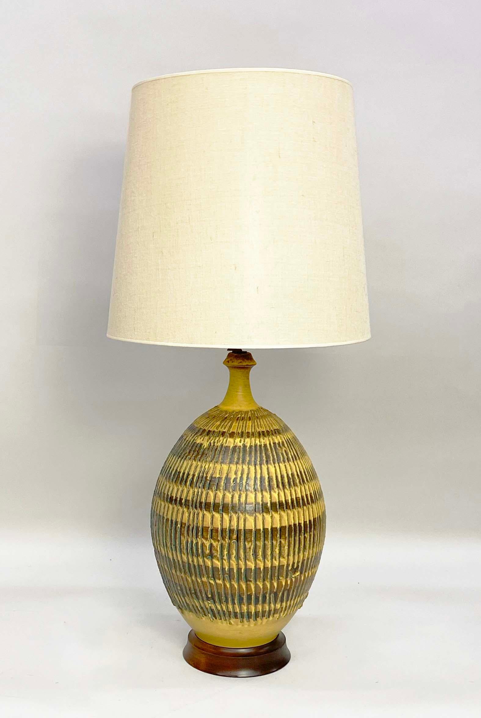 Lámpara grande de cerámica al estilo de Bob Kinzie para Affiliated Craftsmen Cerámico en venta