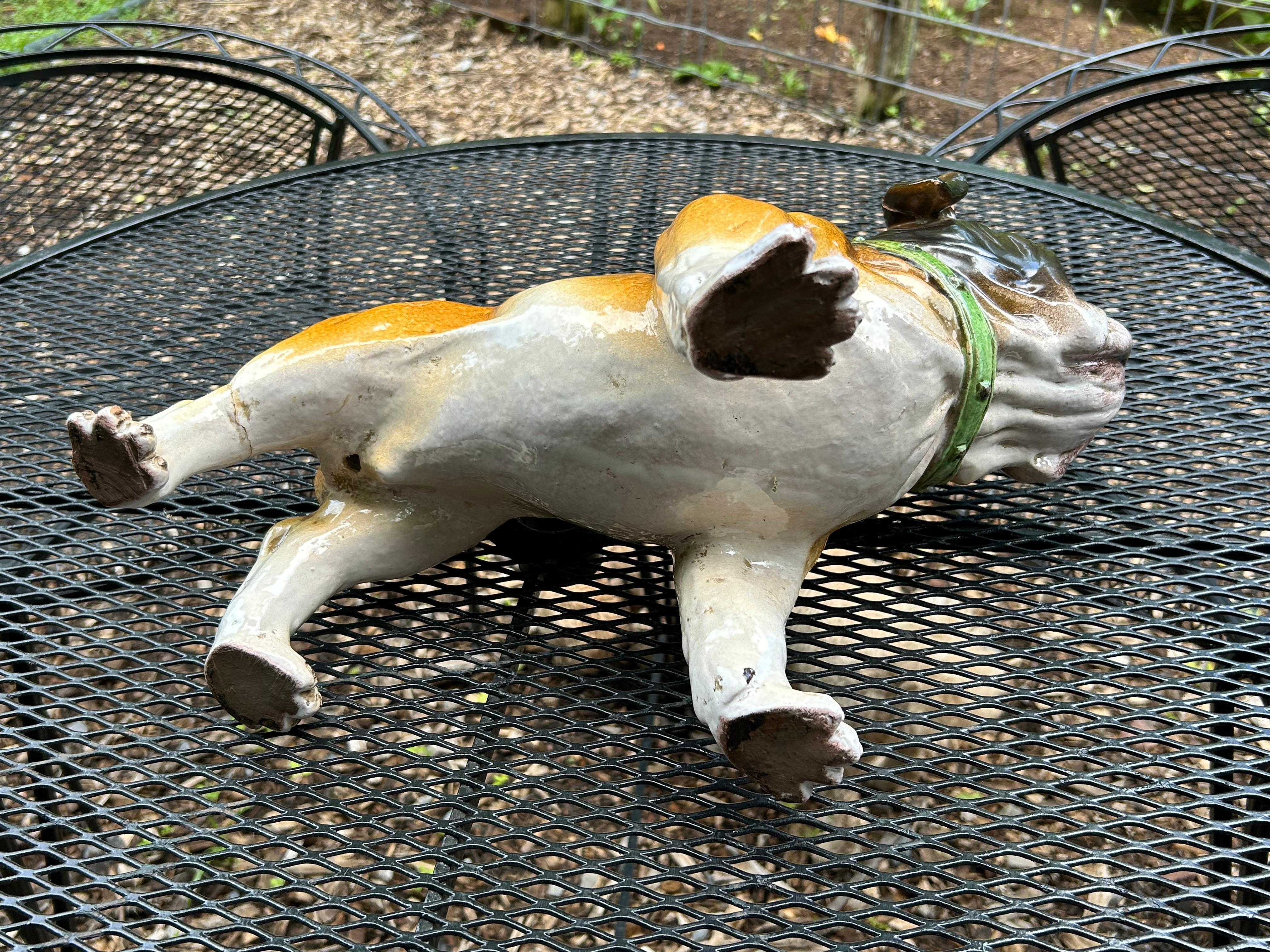 Grande sculpture de bouledogue peinte en céramique en vente 6