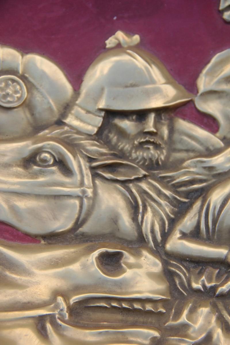 Assiette en céramique avec des scènes de guerriers et des chevaux en or violet 24 carats Finzi en vente 5