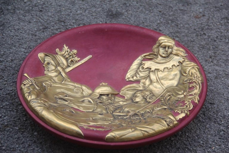 Ceramic Plate with Scenes of Warriors and Purple 24-Karat Gold Horses Finzi In Good Condition For Sale In Palermo, Sicily