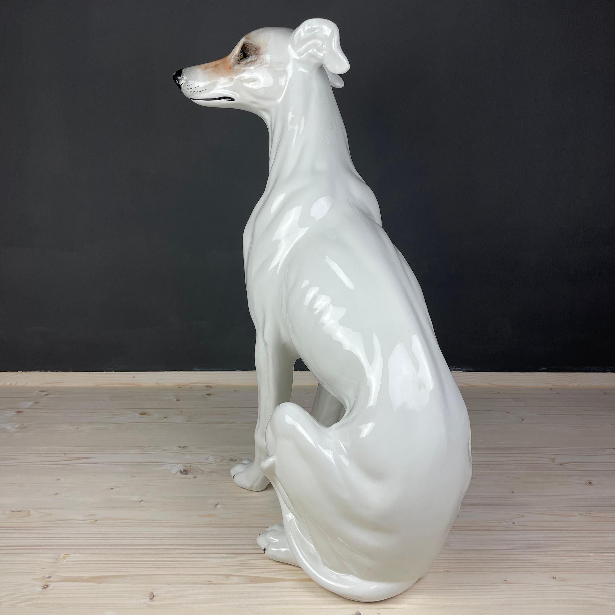 Grande sculpture en céramique d'un chien de Bassano, Italie, années 1980  en vente 1