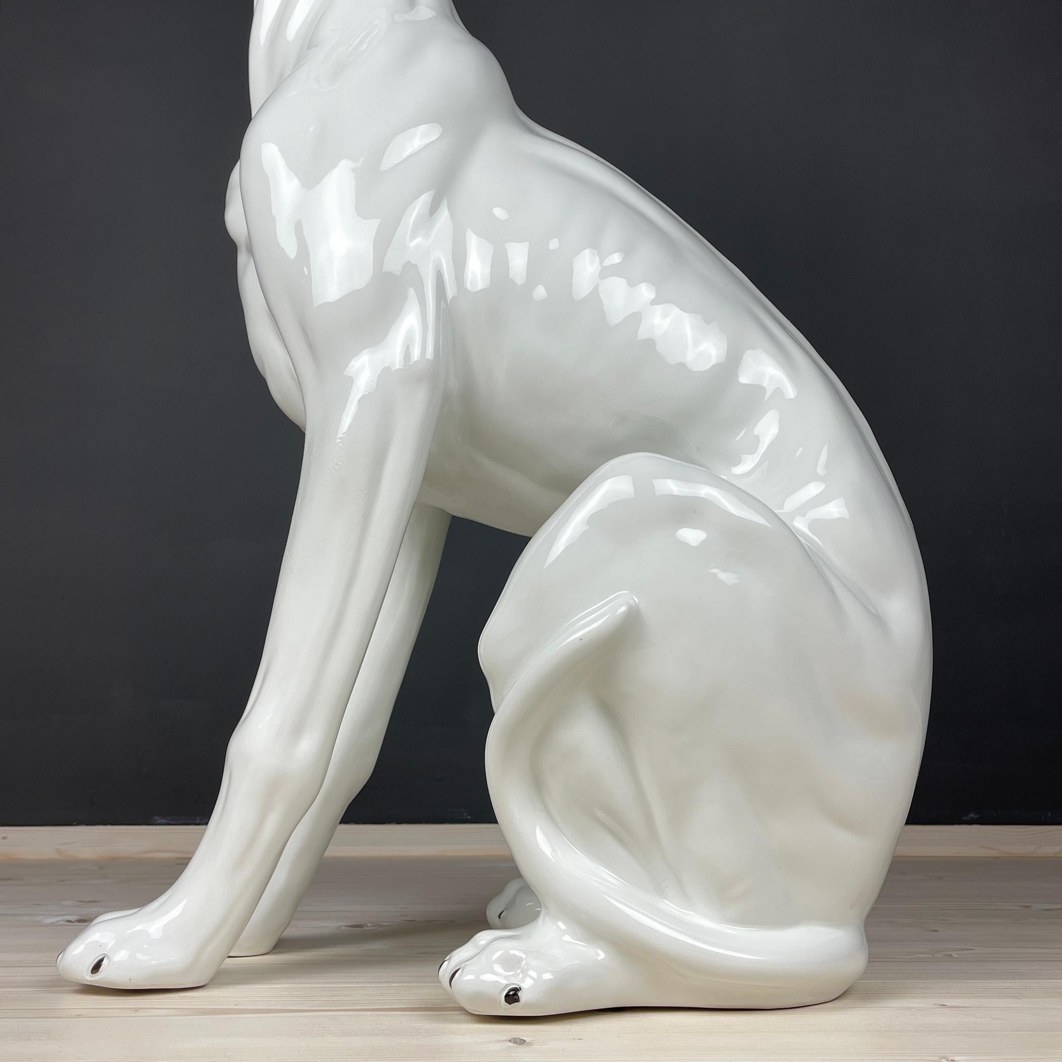 Grande sculpture en céramique d'un chien de Bassano, Italie, années 1980  en vente 2