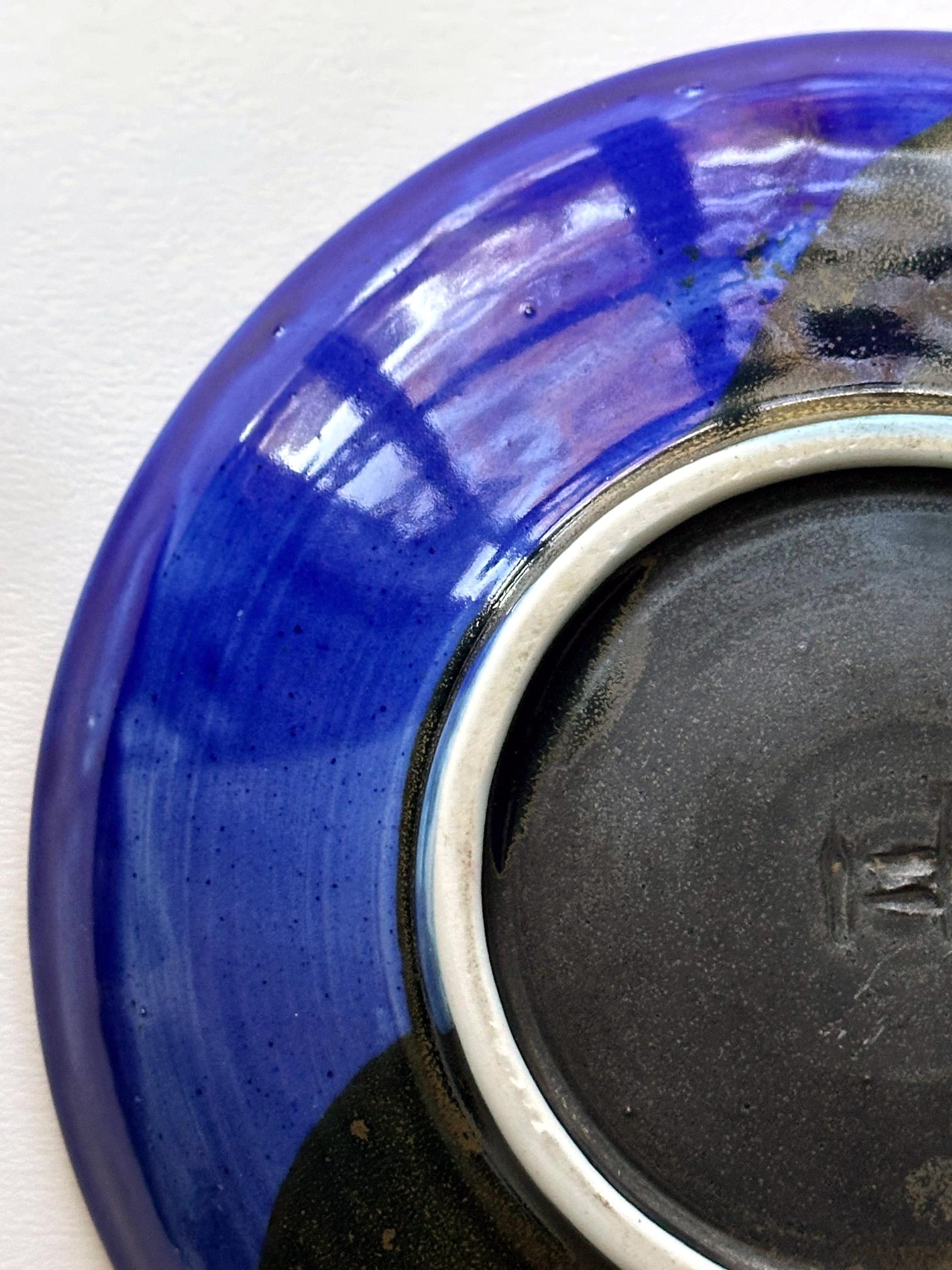 Große, flache Keramikschale mit Brillantblauer Glasur von Toshiko Takaezu im Angebot 12