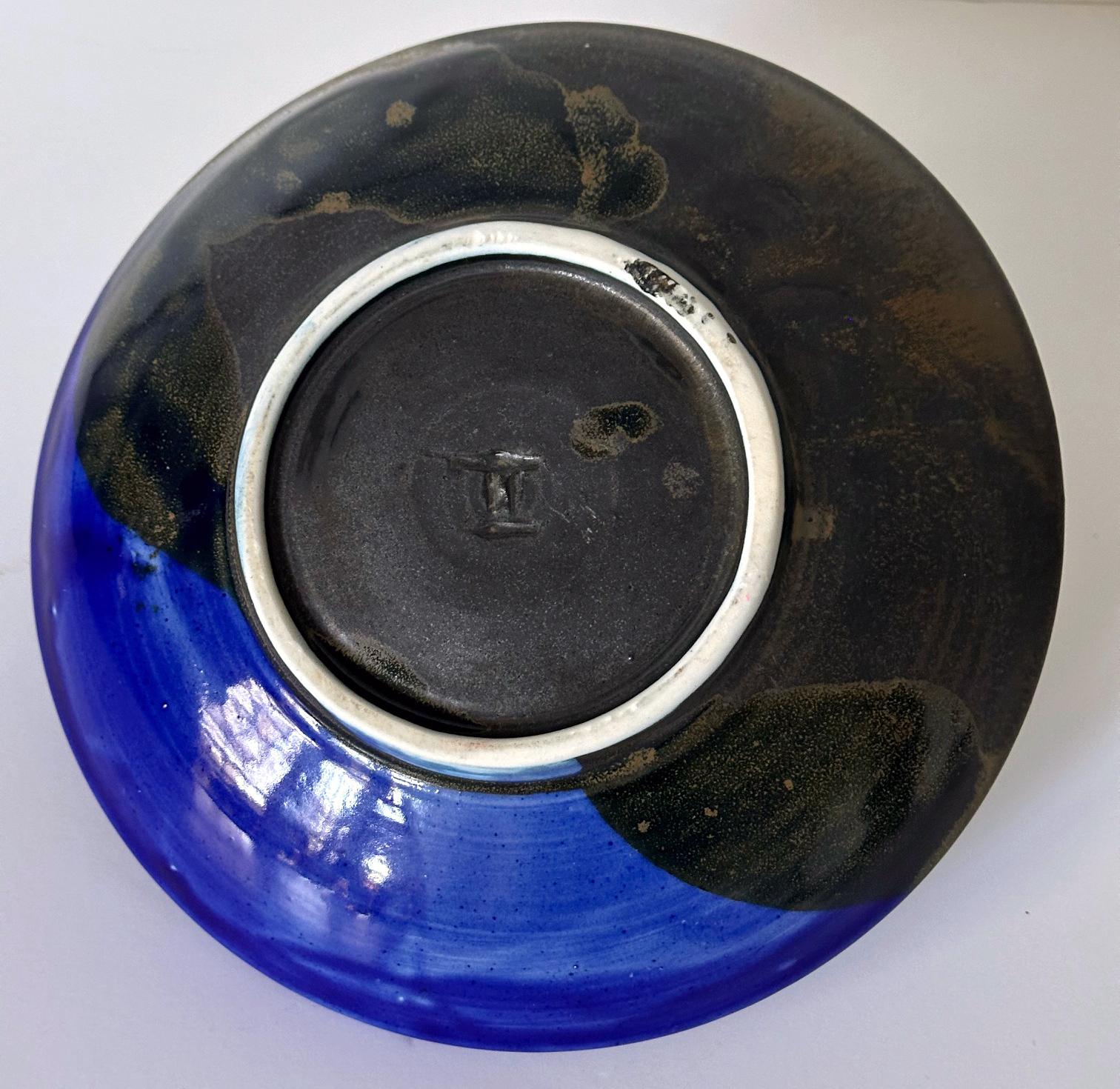 Große, flache Keramikschale mit Brillantblauer Glasur von Toshiko Takaezu im Angebot 3