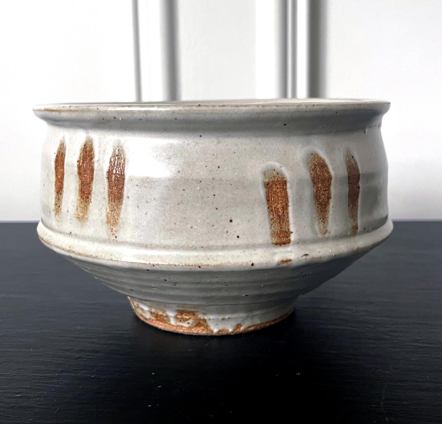 Large Ceramic Stoneware Bowl in Shino Style by Warren Mackenzie In Good Condition For Sale In Atlanta, GA