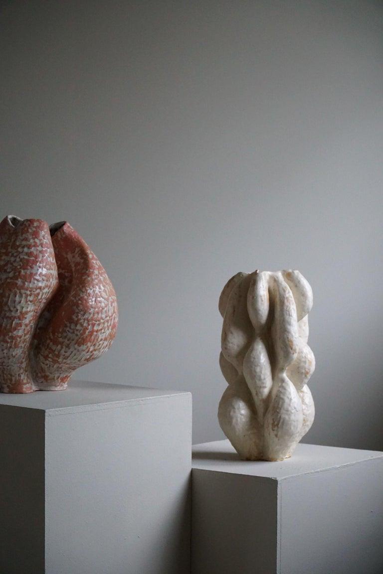 Gran jarrón de suelo de cerámica y gres del artista danés Ole Victor, 2022 Hecho a mano en venta