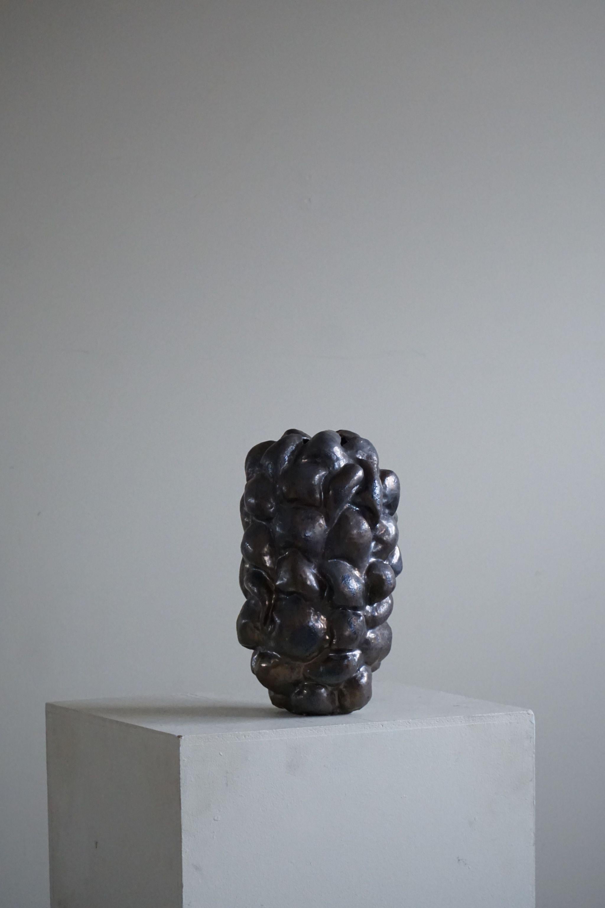 Large ceramic vase in bronze glaze, made by Danish artist Ole Victor, 2021.

Ole Victor is a Danish artist who attended Art Academy between 1975 and 1980. He creates artworks and ceramics ever since. Hes been exhibited in Galerie 26 on