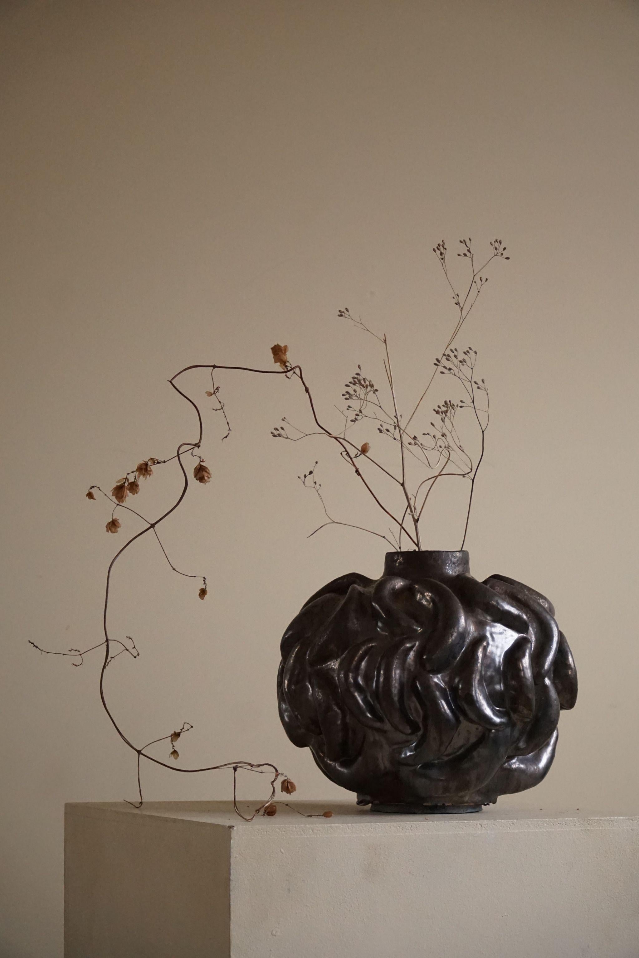 Grand vase en céramique et grès à glaçure bronze de l'artiste danois Ole Victor, 2021 Neuf à Odense, DK