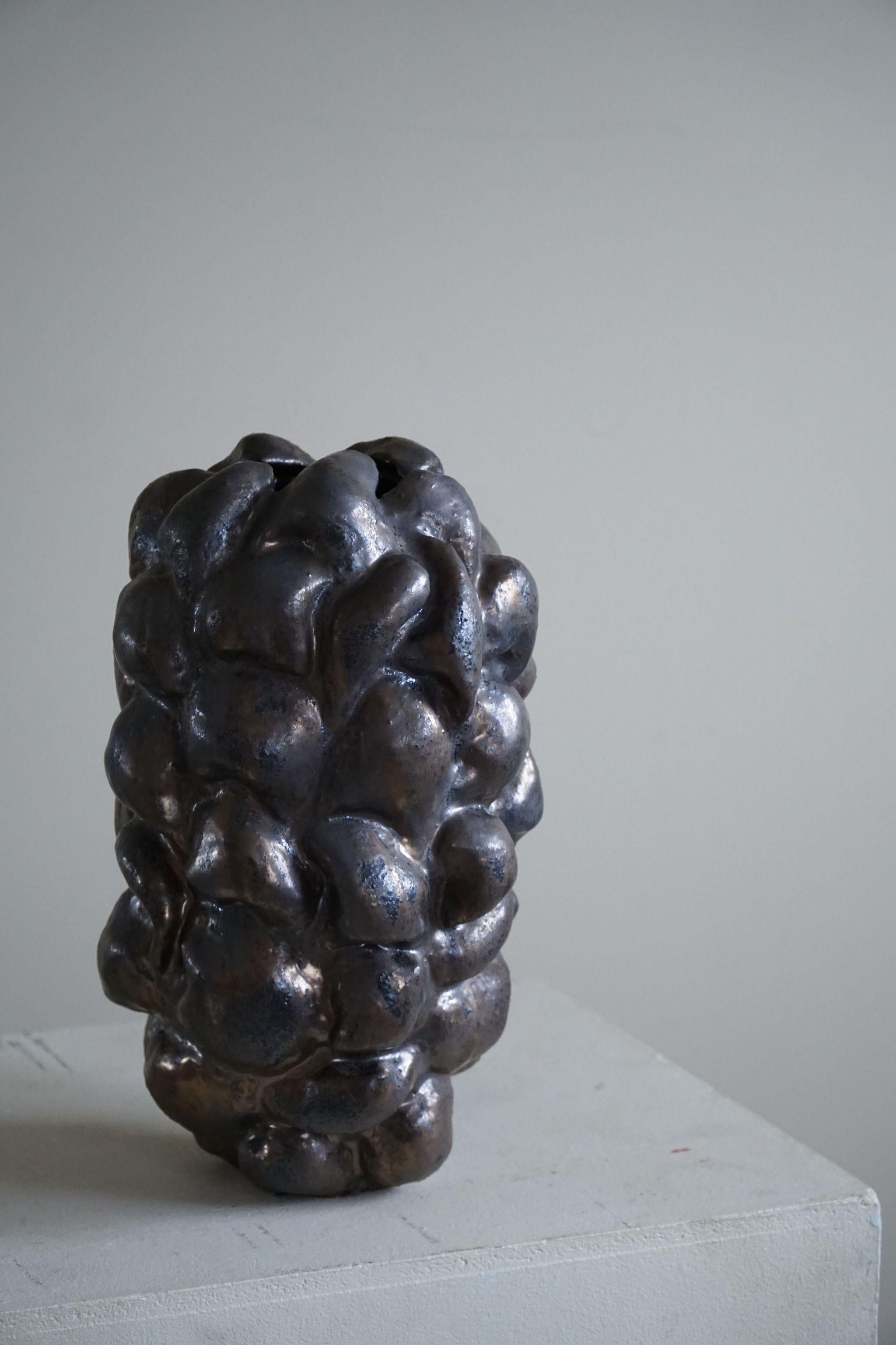 XXIe siècle et contemporain Grand vase en céramique et grès à glaçure bronze de l'artiste danois Ole Victor, 2021