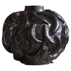 Grand vase en céramique et grès à glaçure bronze de l'artiste danois Ole Victor, 2021