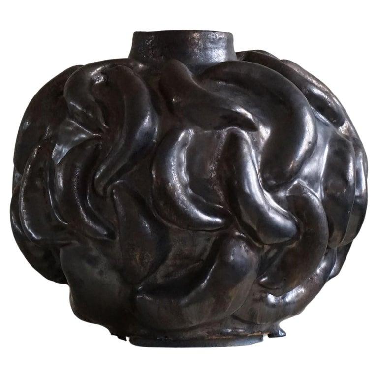 Grand vase en céramique, grès et glaçure en bronze de l'artiste danois Ole Victor, 2021
