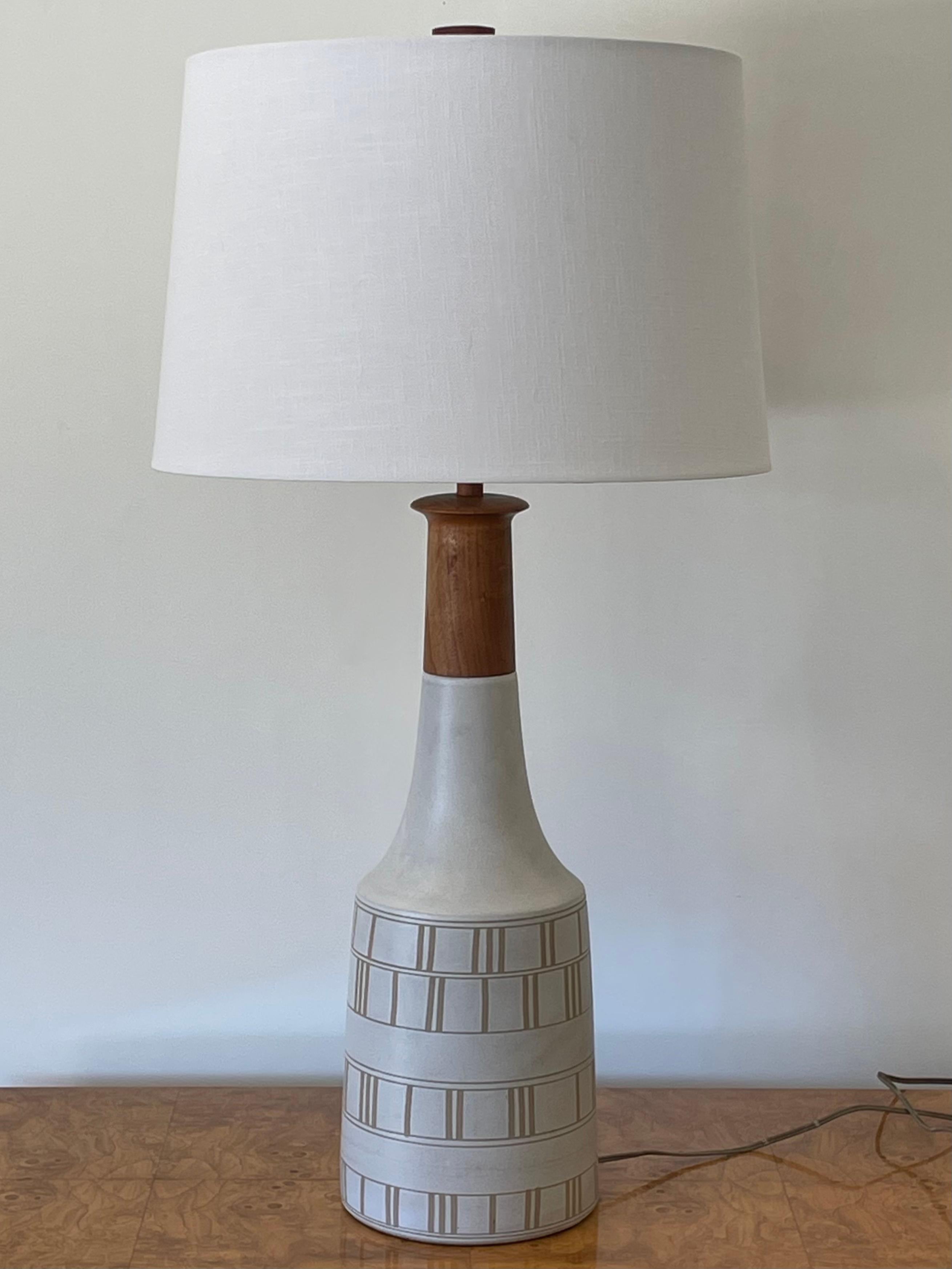 Grande lampe de bureau en céramique de Jane et Gordon Martz en vente 4