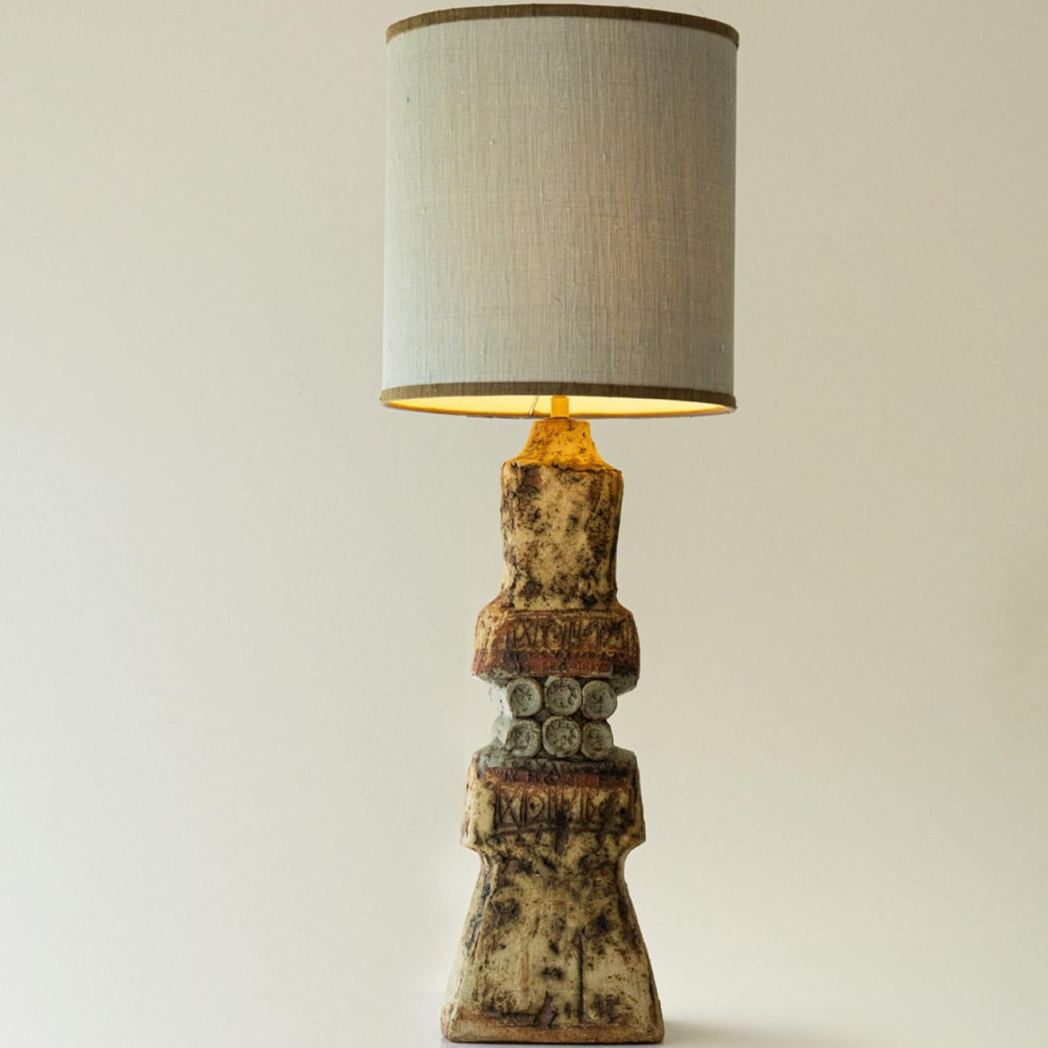 Mid-Century moderno Large Ceramic Table Lamp by B. Rooke, New Lampshade by R. Houben, 1970 in vendita