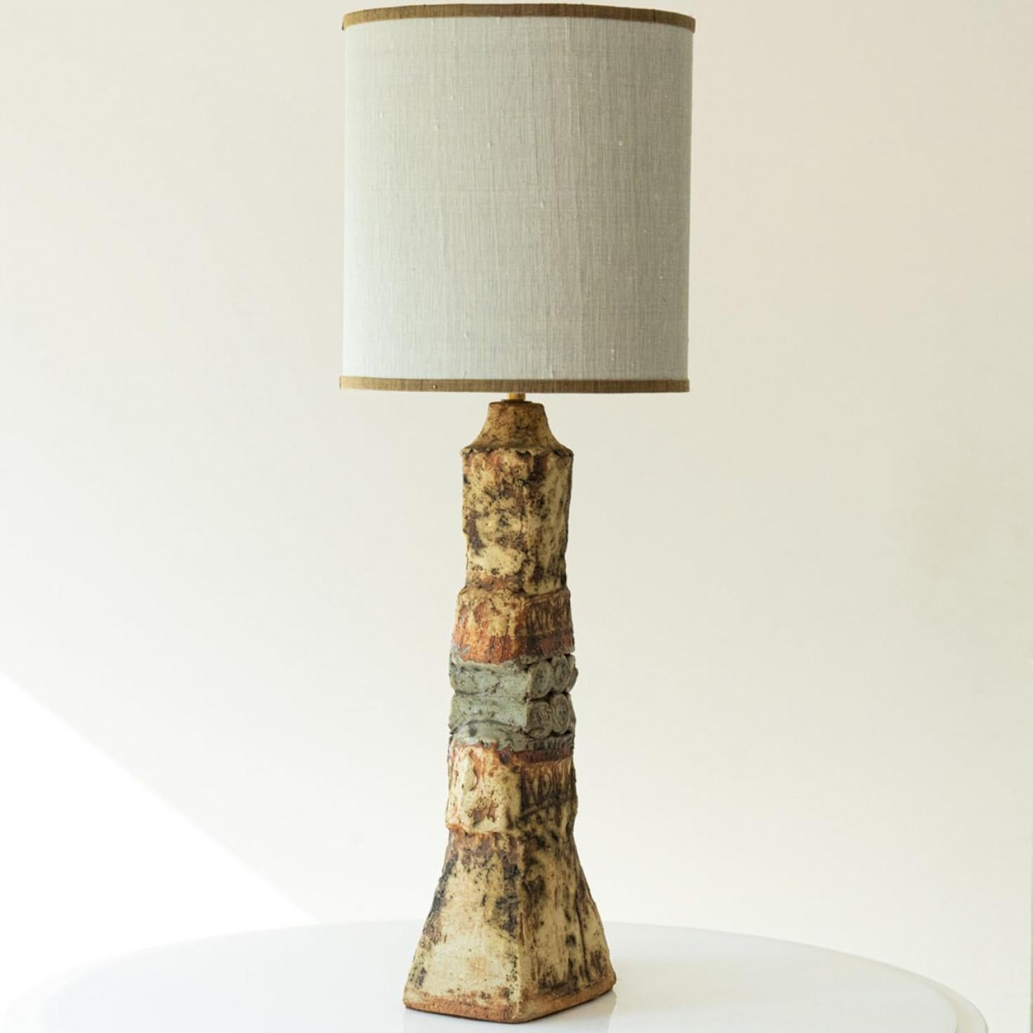 Große Keramik-Tischlampe von B. Rooke, Neuer Lampenschirm von R. Houben, 1970 im Zustand „Gut“ im Angebot in Rijssen, NL