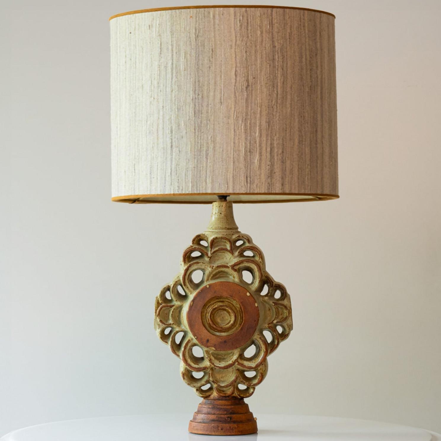 Große Keramik-Tischlampe von B. Rooke, ovaler Lampenschirm von R. Houben, 1970 (Sonstiges) im Angebot