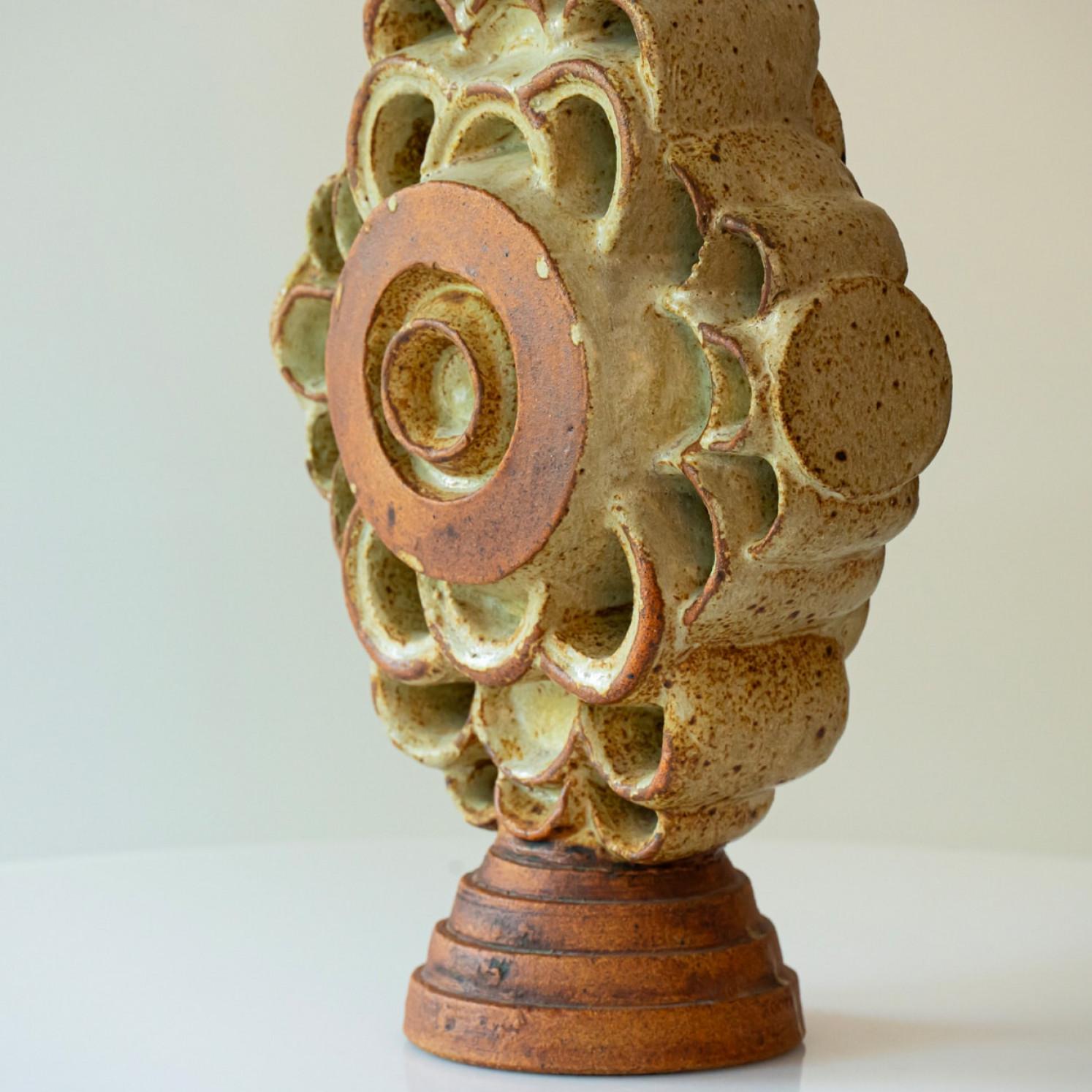 Große Keramik-Tischlampe von B. Rooke, ovaler Lampenschirm von R. Houben, 1970 (Ende des 20. Jahrhunderts) im Angebot