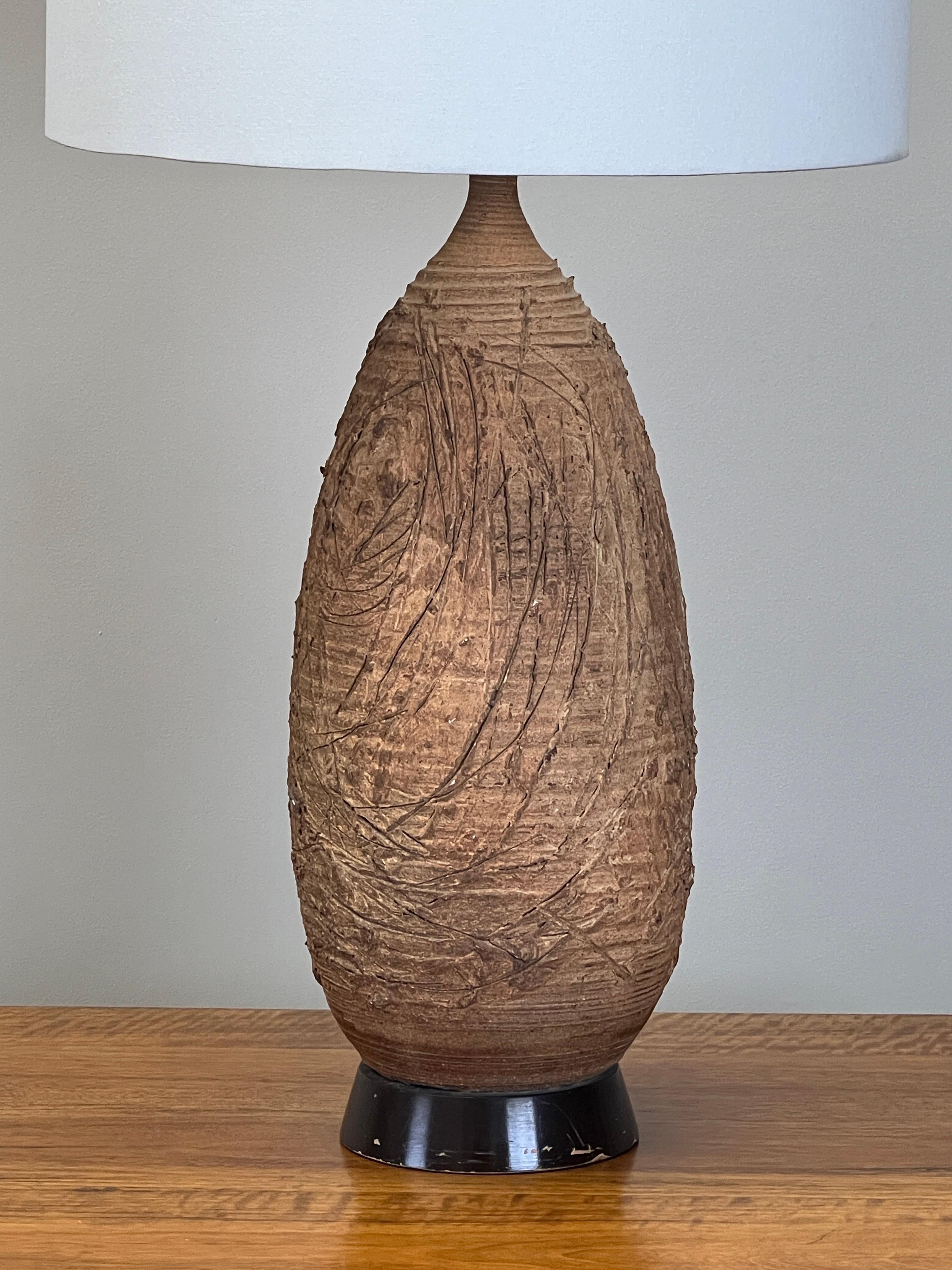 A large scale ceramic table lamp with sgraffito texture by Tom McMillin.