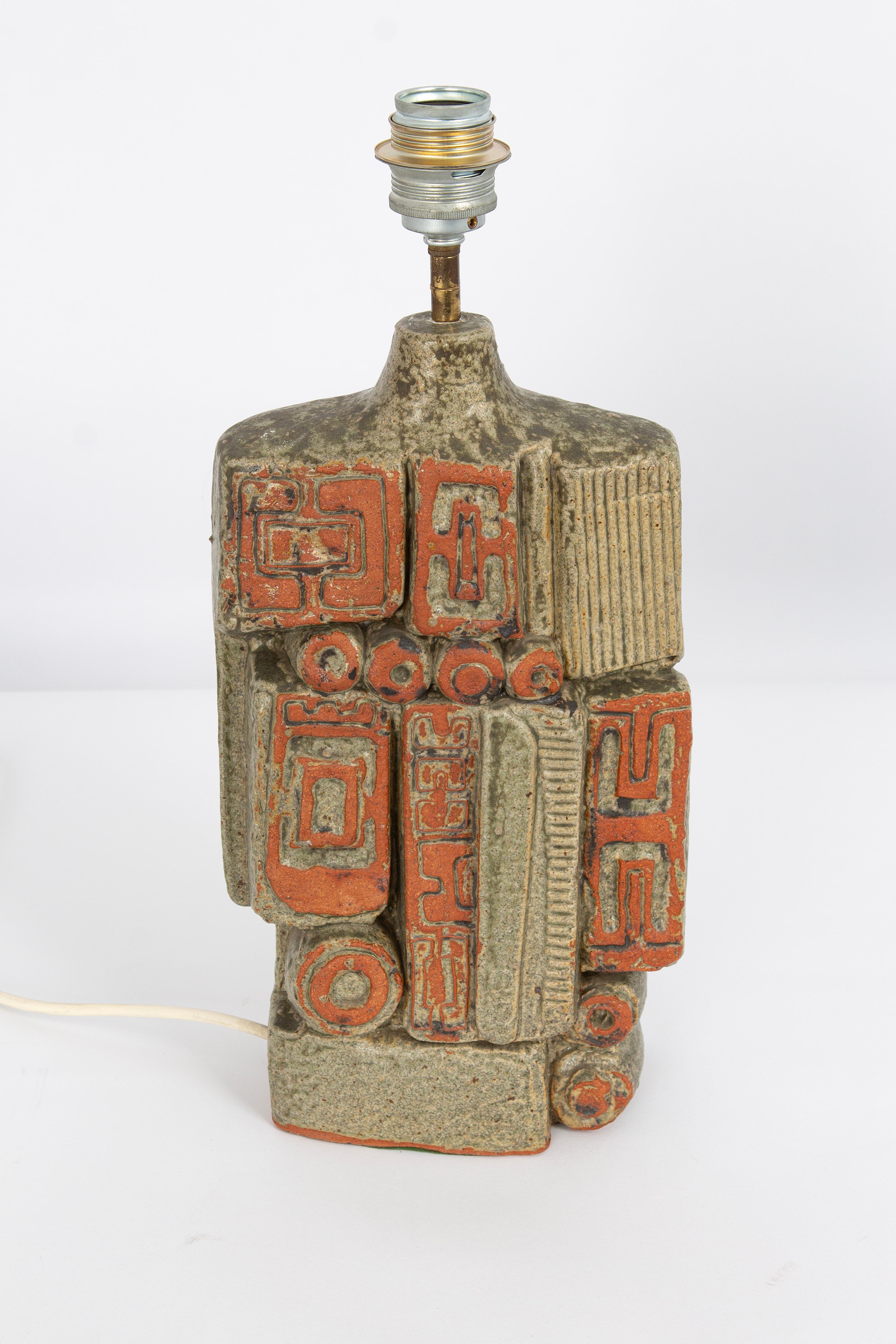 Inglese Grande lampada da tavolo in ceramica disegnata da Bernard Rooke, Inghilterra, anni '60 in vendita