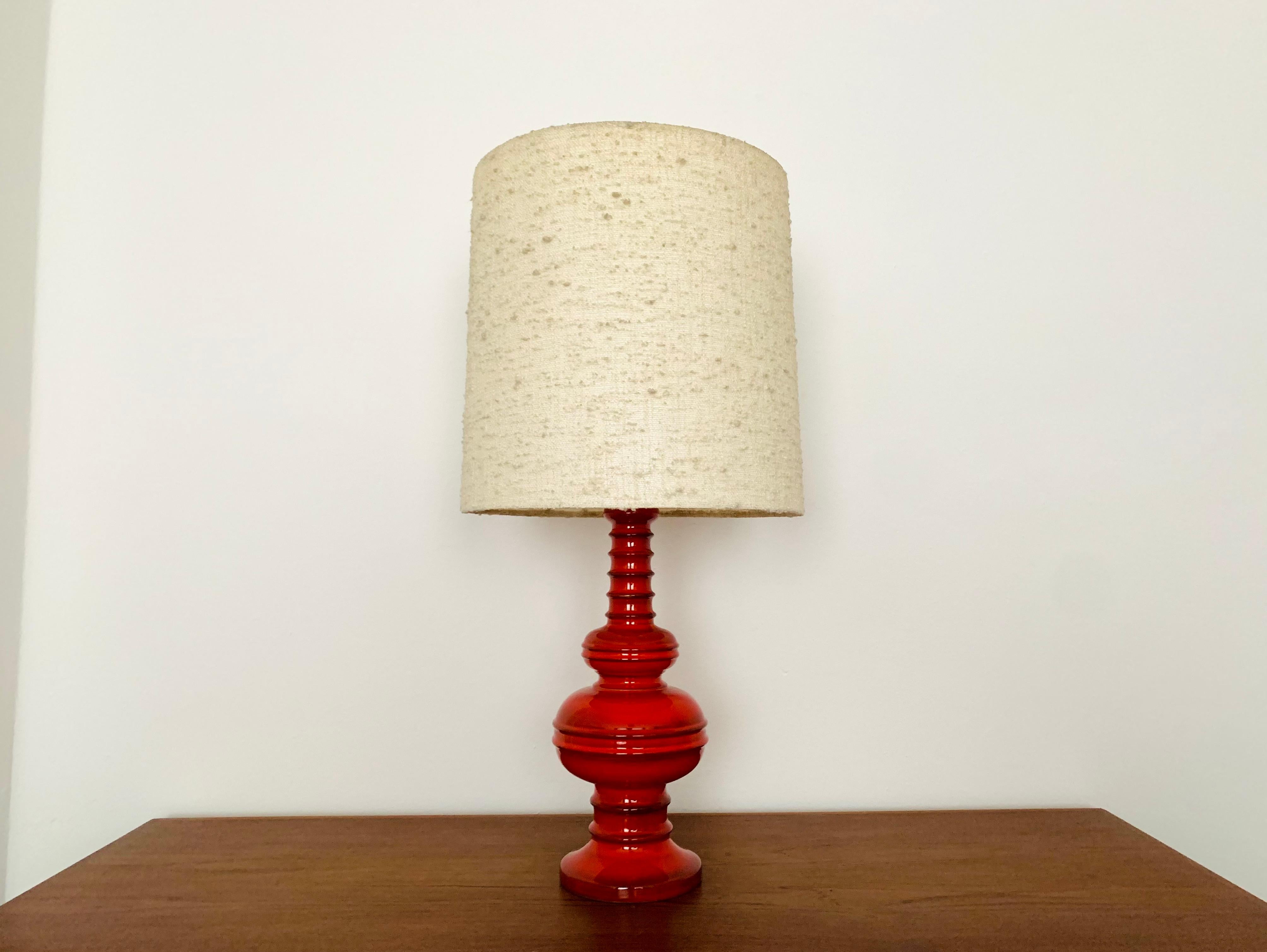 Very nice ceramic table lamp from the 1960s.
Wonderful design and finish.
The lamp with the hand painted glaze is a real eye-catcher.

Condition:

Very good vintage condition with slight signs of wear consistent with age.
Slight age-related signs of